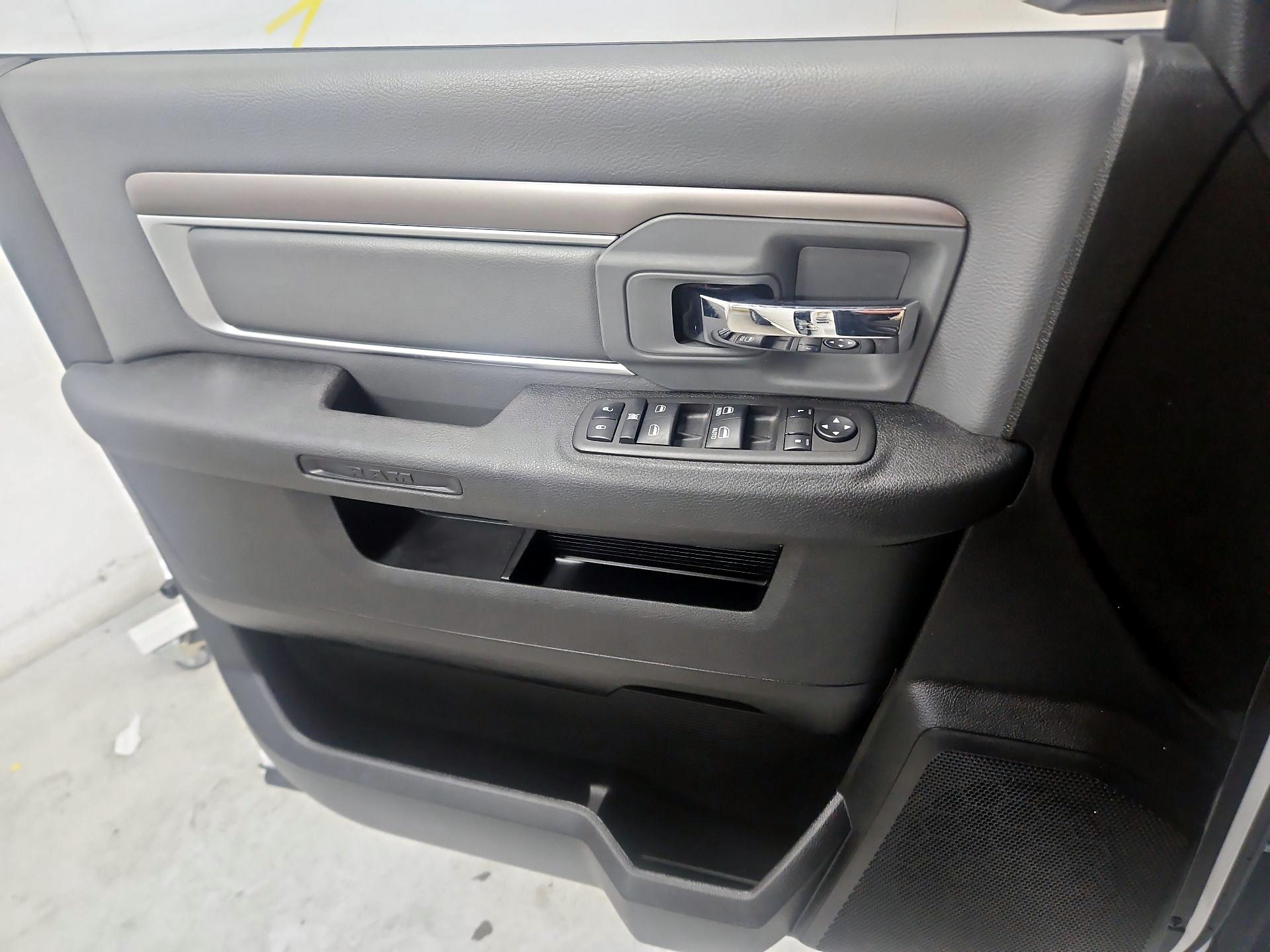 Thumbnail: 2024 RAM 1500 Classic - 12