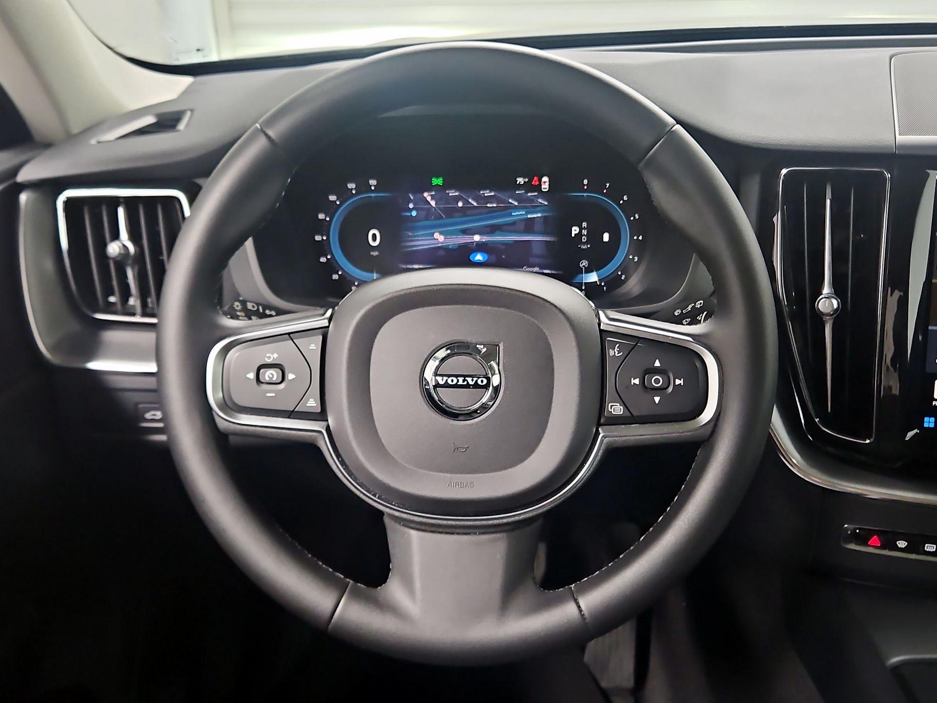 Thumbnail: 2023 Volvo XC60 - 10