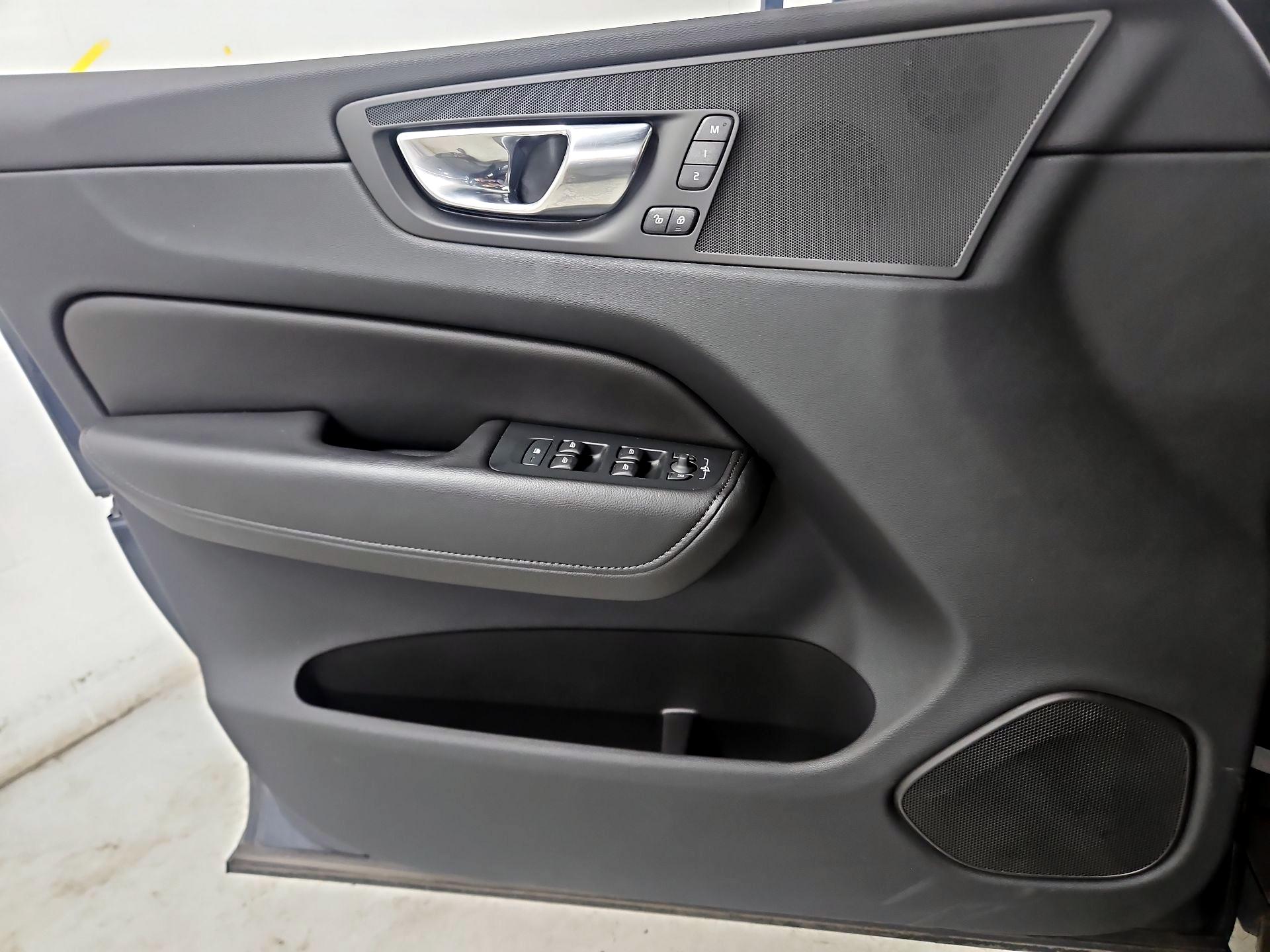 Thumbnail: 2023 Volvo XC60 - 12