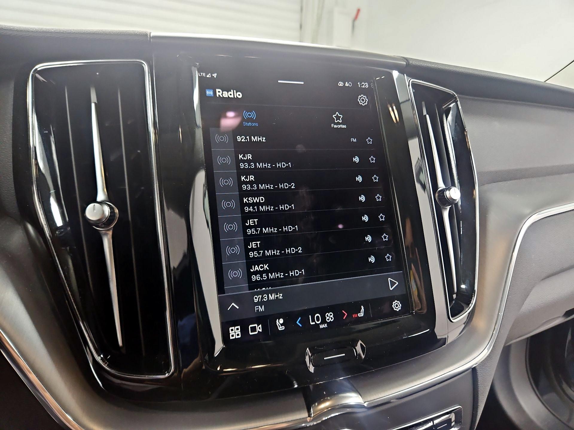 Thumbnail: 2023 Volvo XC60 - 15