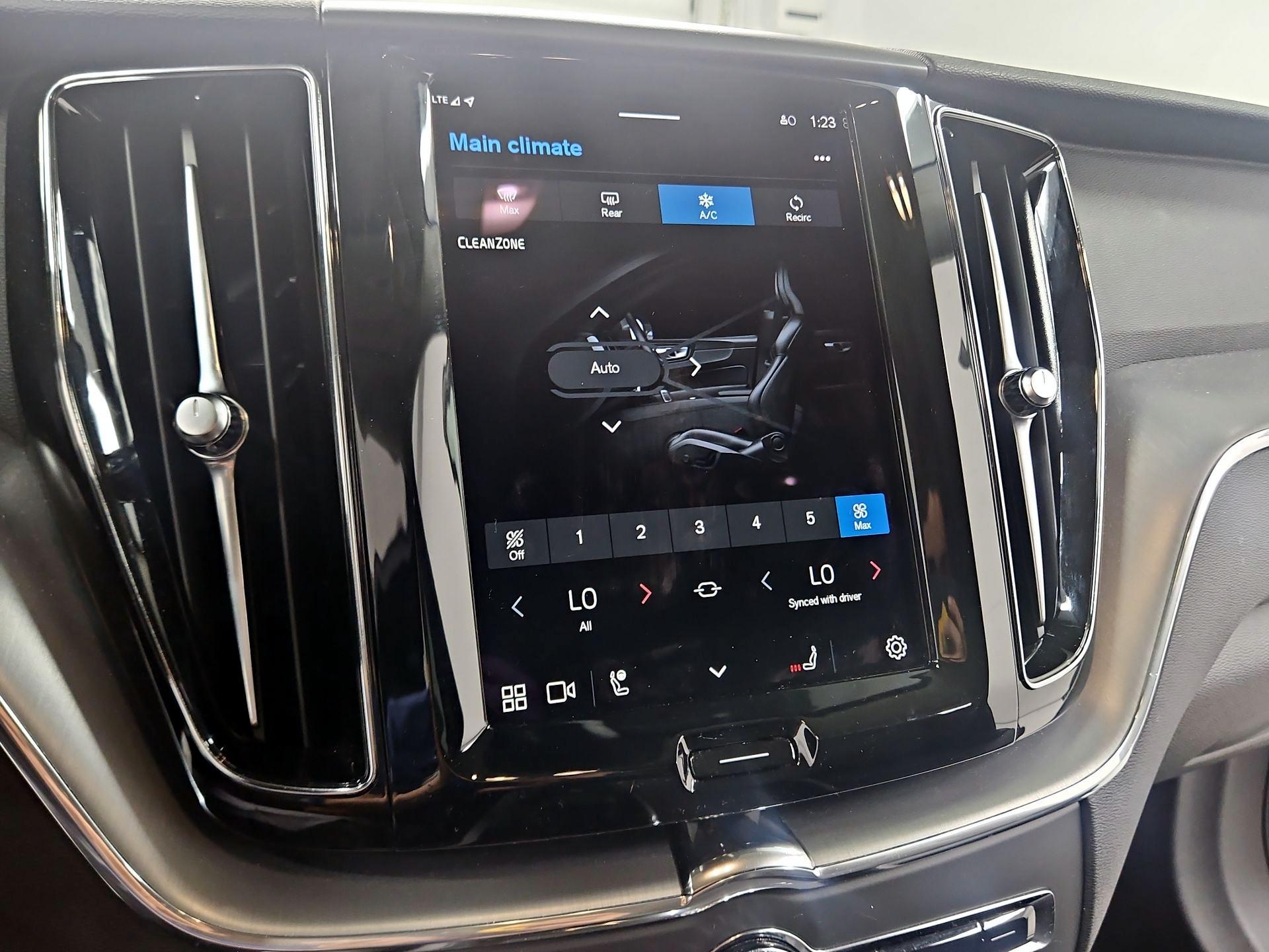 Thumbnail: 2023 Volvo XC60 - 16