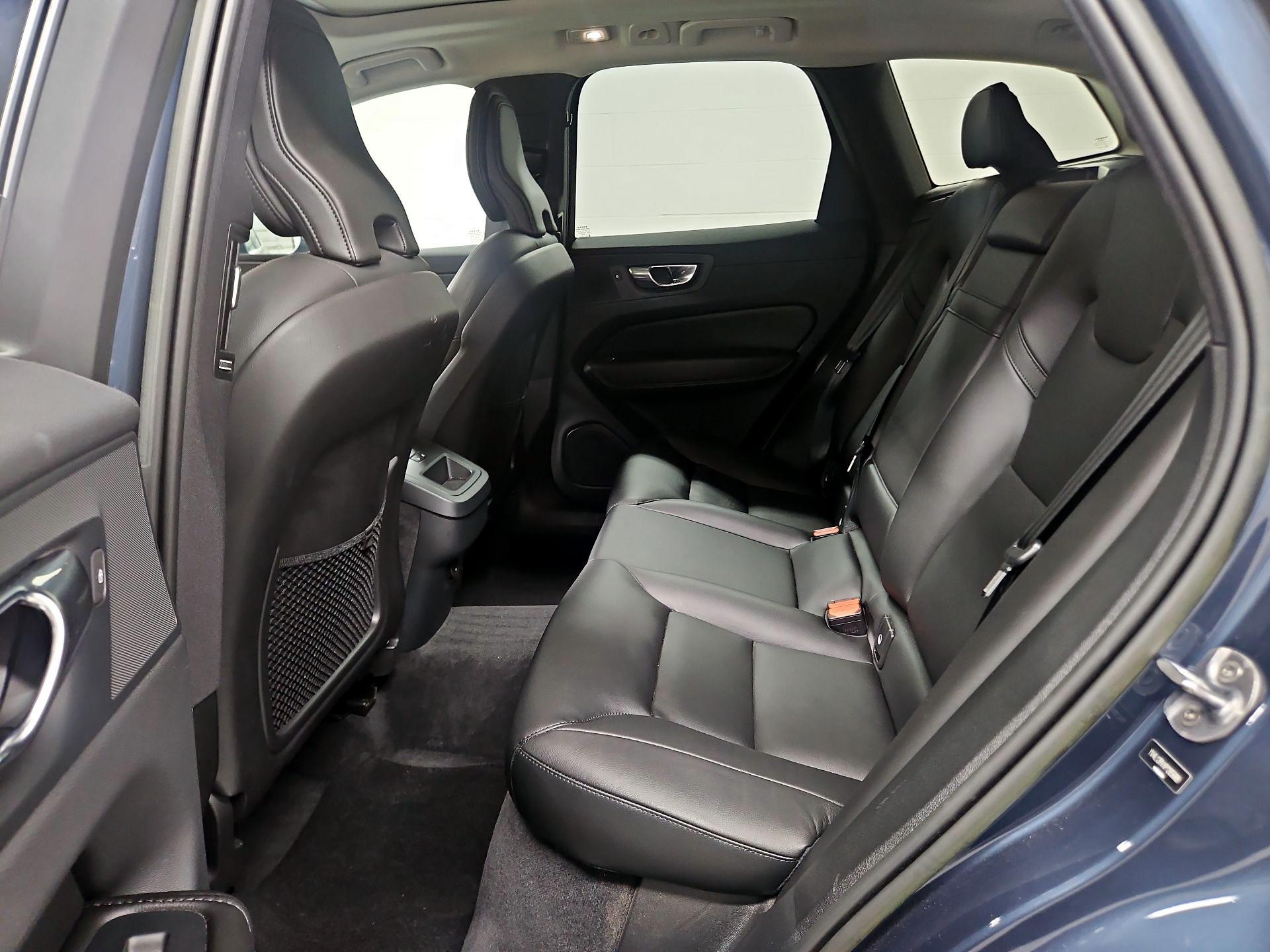 Thumbnail: 2023 Volvo XC60 - 20