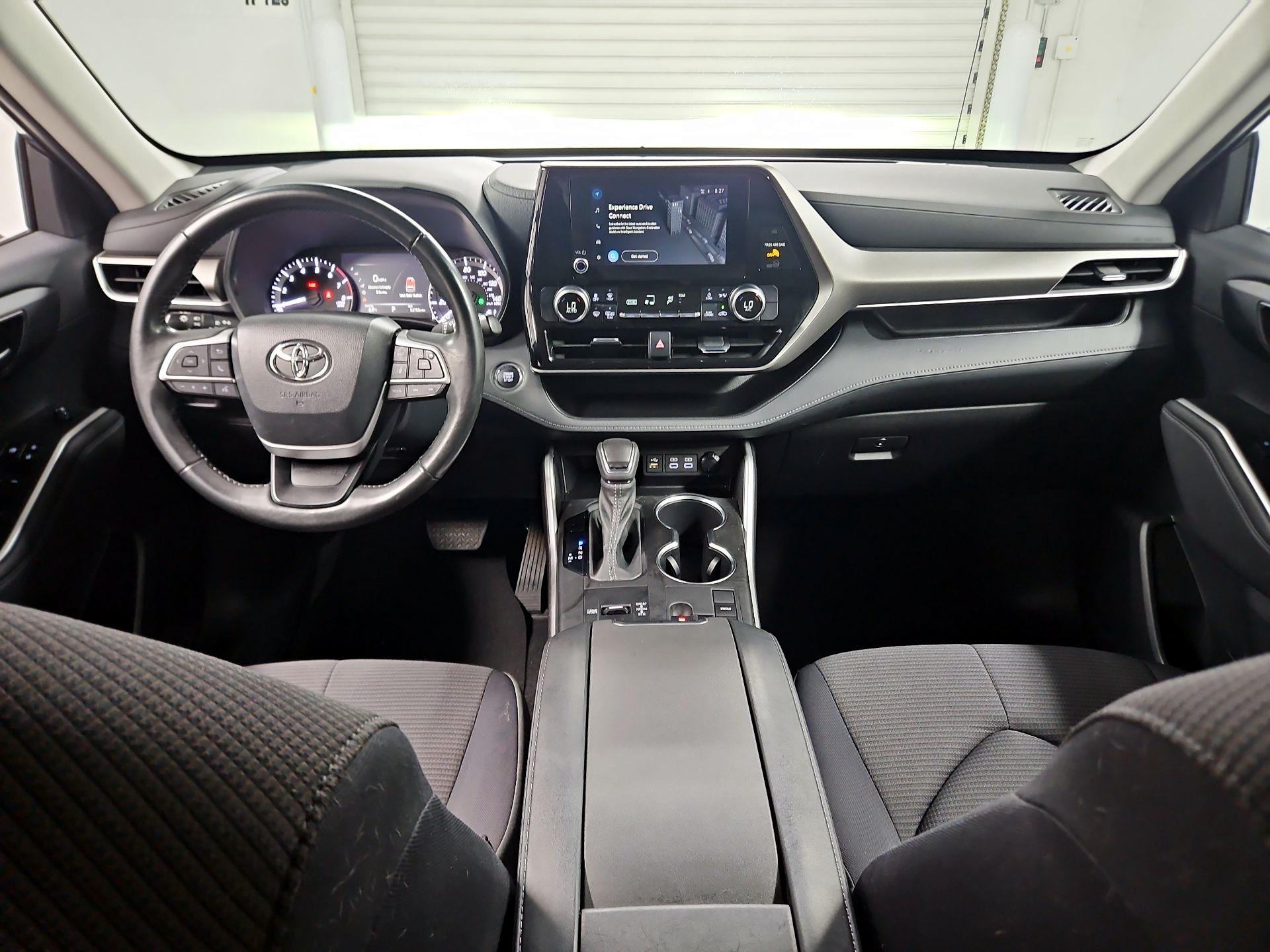 Thumbnail: 2023 Toyota Highlander - 9