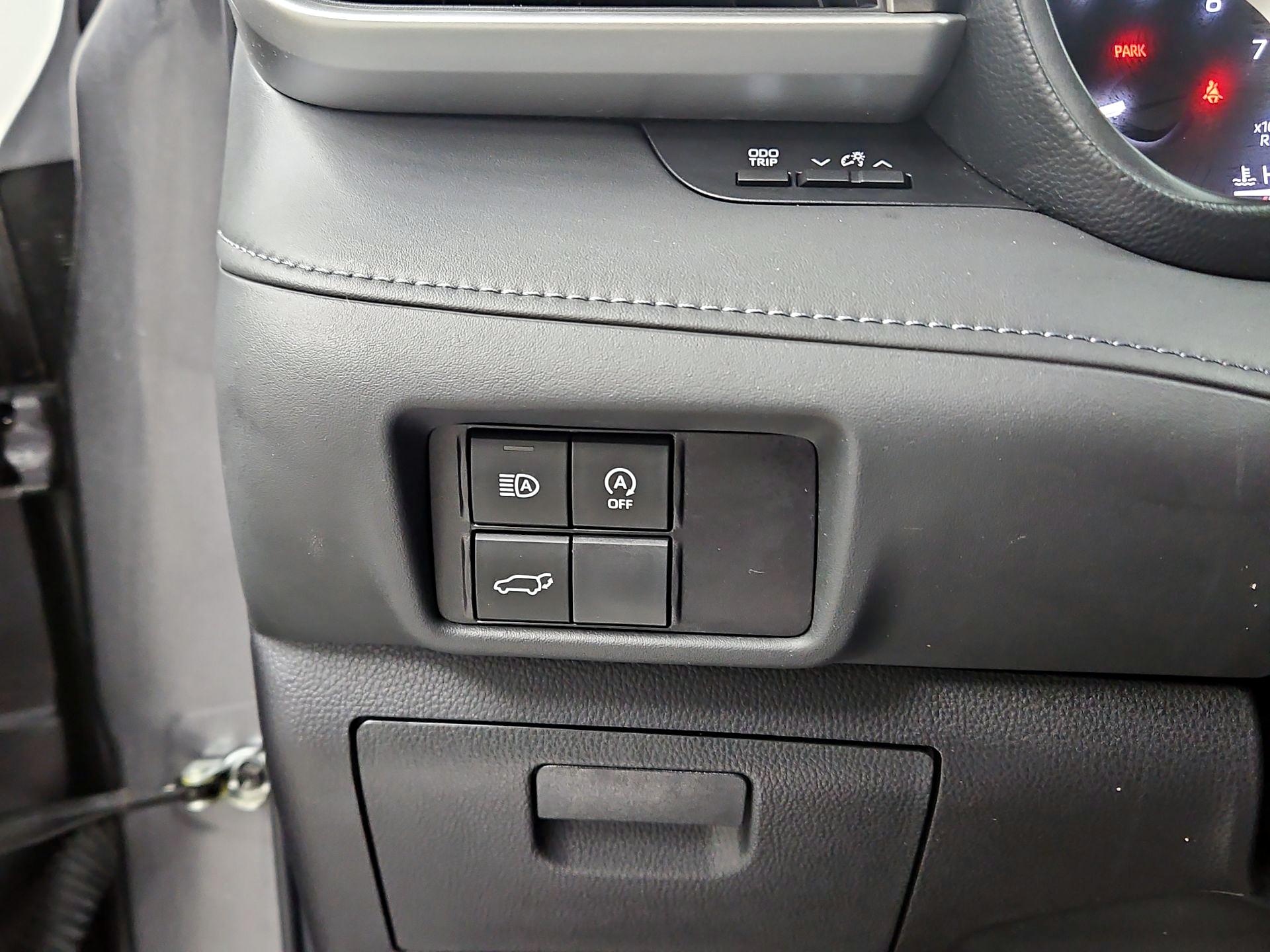 Thumbnail: 2023 Toyota Highlander - 13