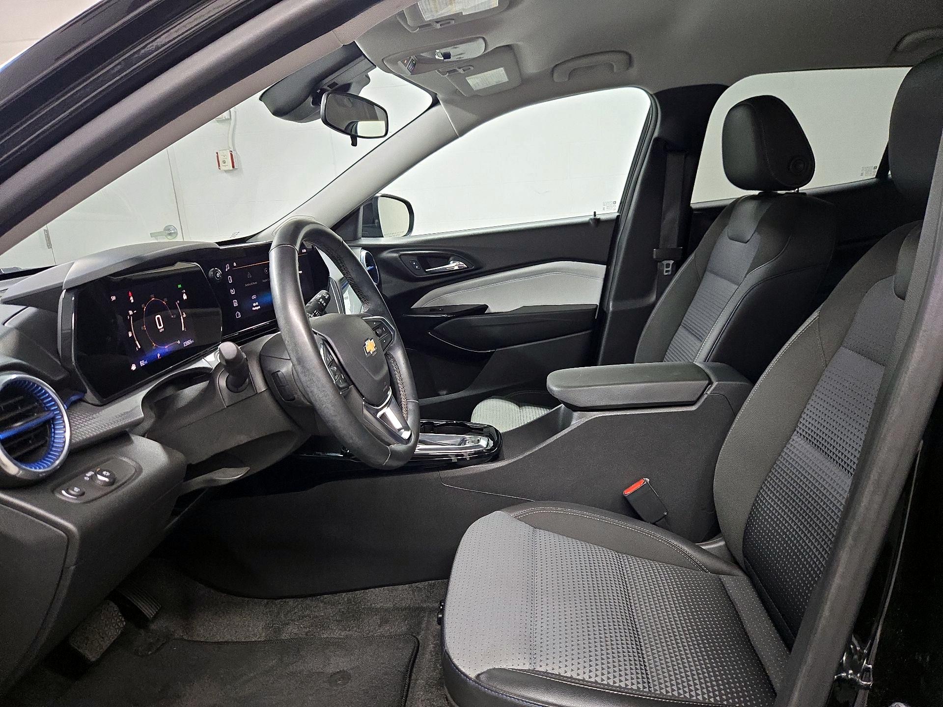Thumbnail: 2024 Chevrolet Trax - 11