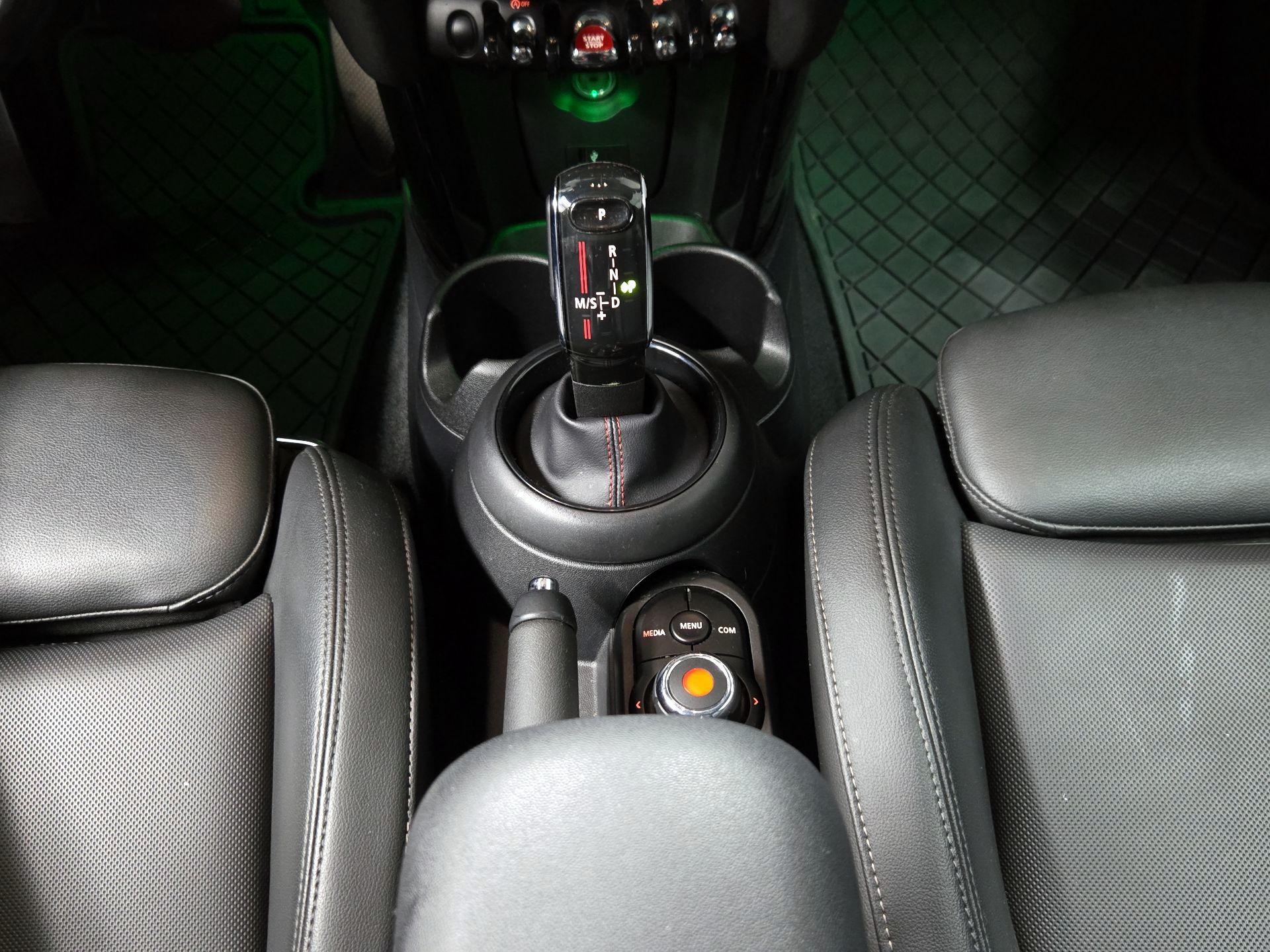 Thumbnail: 2020 MINI Cooper Hardtop - 17