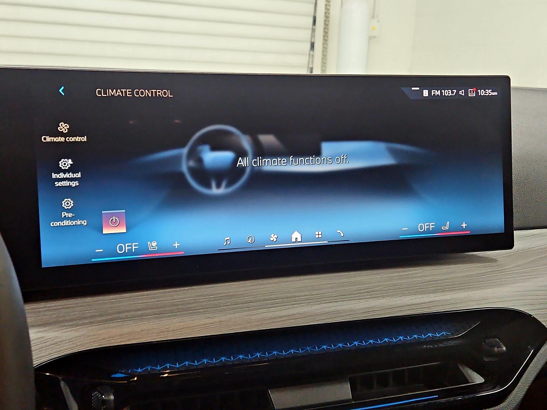 Thumbnail: 2025 BMW i4 - 17