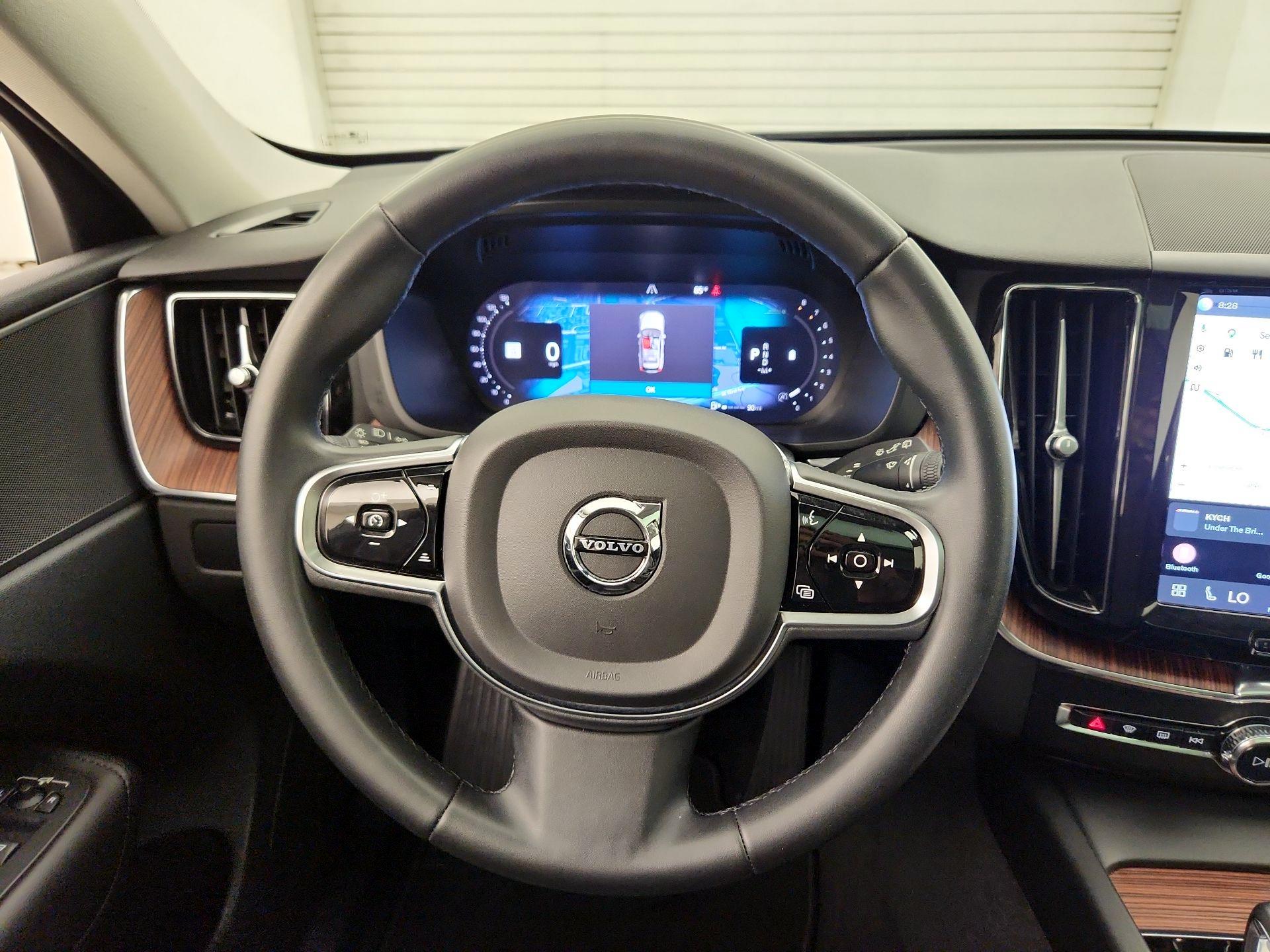 Thumbnail: 2023 Volvo XC60 - 10