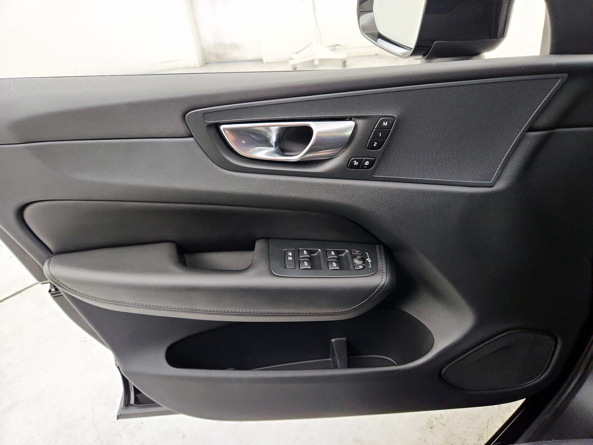 Thumbnail: 2023 Volvo XC60 - 12