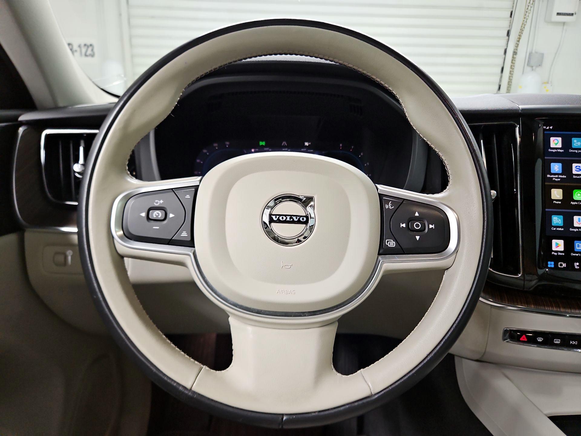Thumbnail: 2022 Volvo XC60 - 10