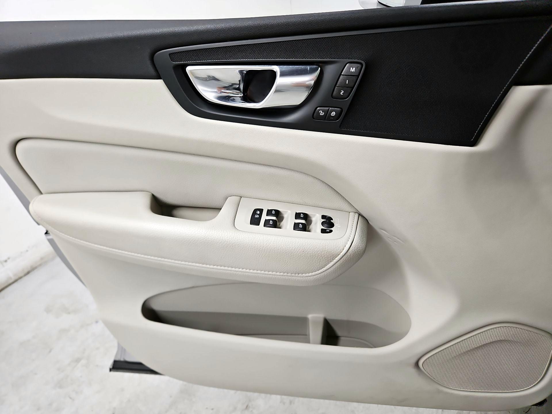 Thumbnail: 2022 Volvo XC60 - 12