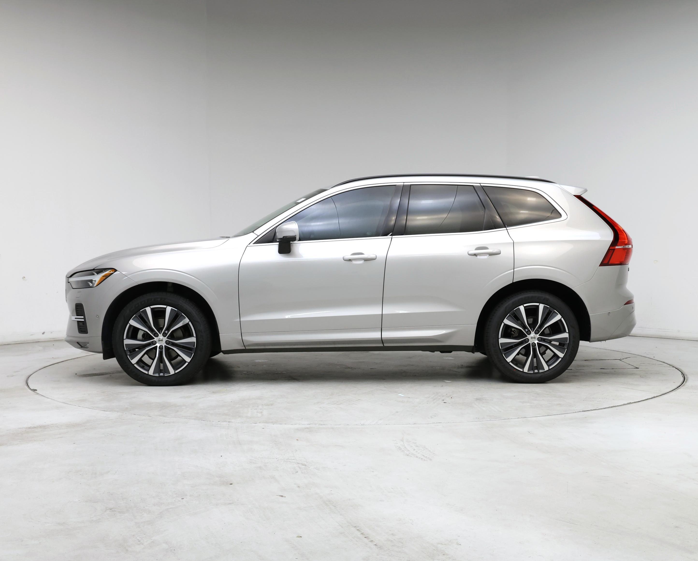 Thumbnail: 2022 Volvo XC60 - 3