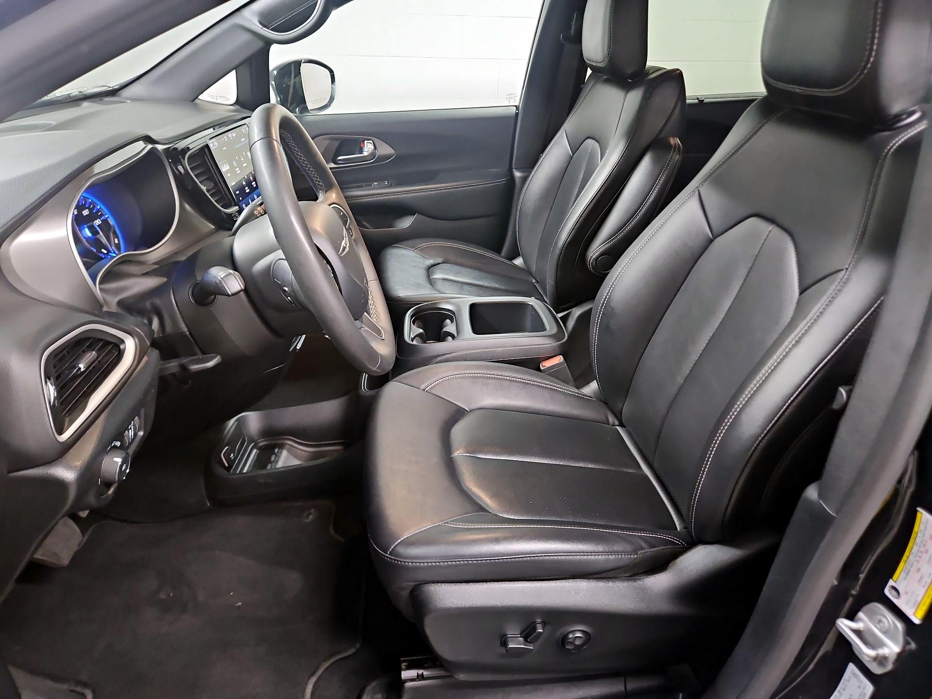 Thumbnail: 2025 Chrysler Pacifica - 11
