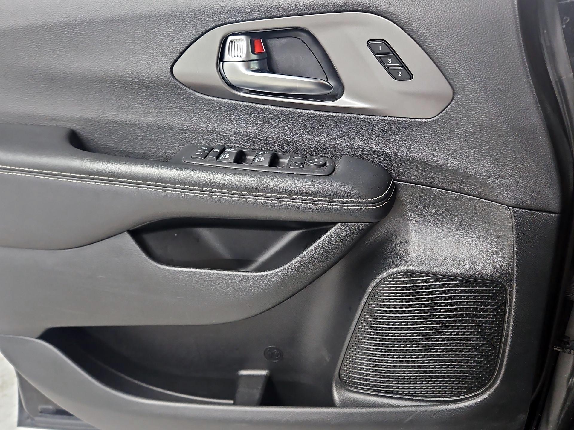 Thumbnail: 2025 Chrysler Pacifica - 12
