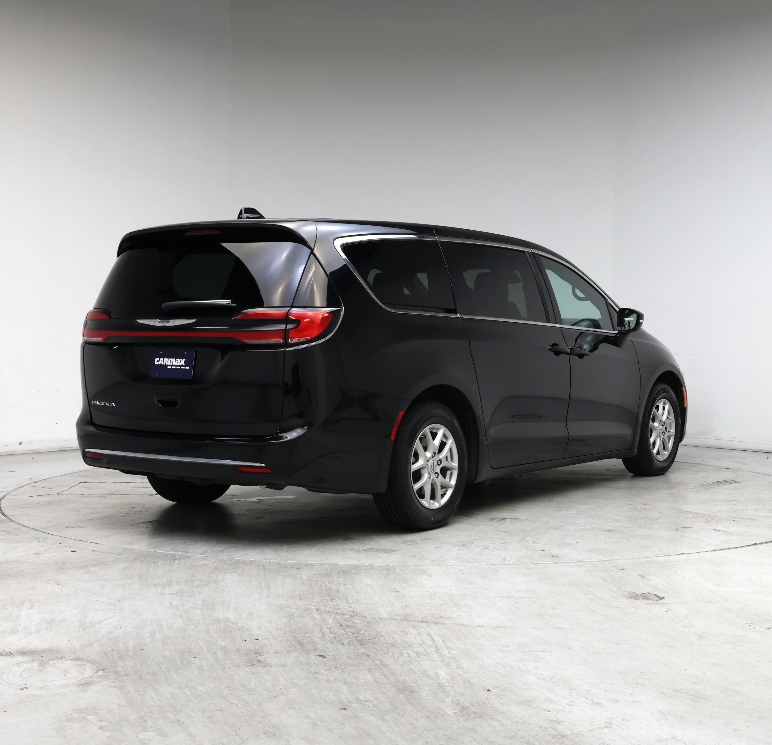 Thumbnail: 2025 Chrysler Pacifica - 8