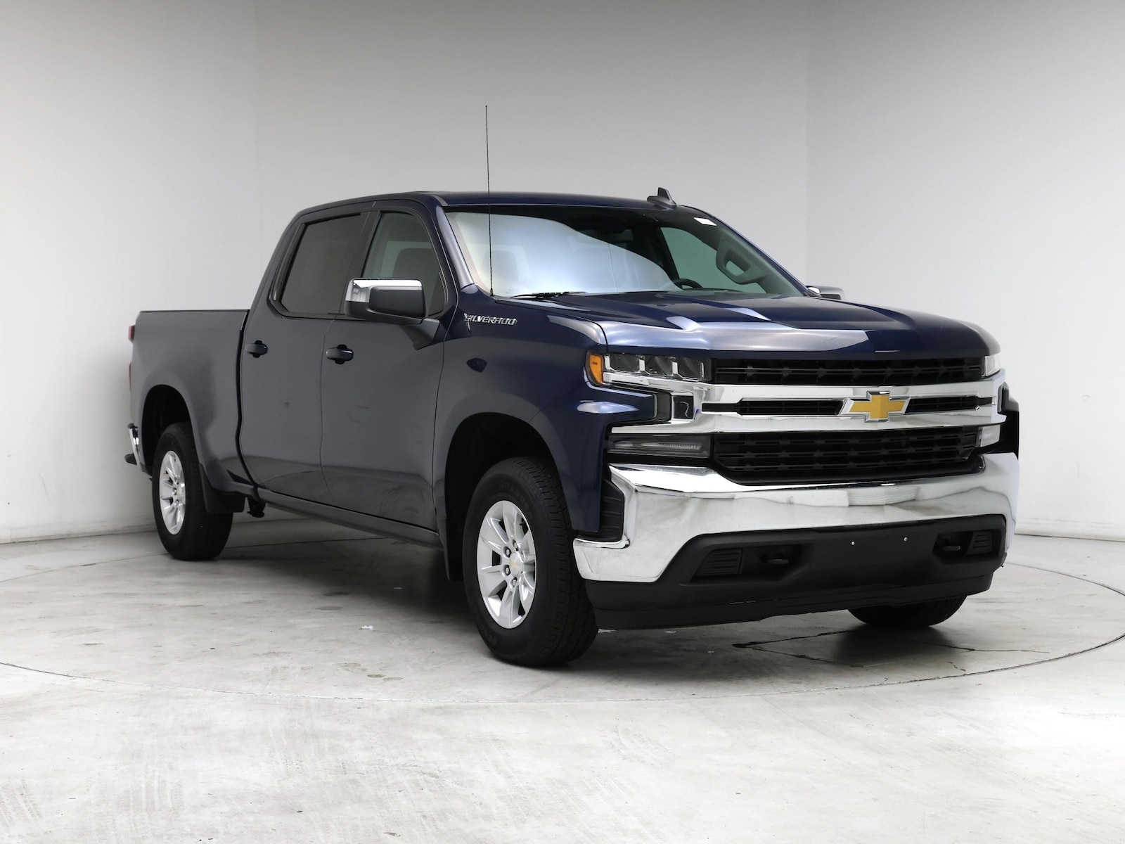 2021 Chevrolet Silverado 1500 LT - Photo 2