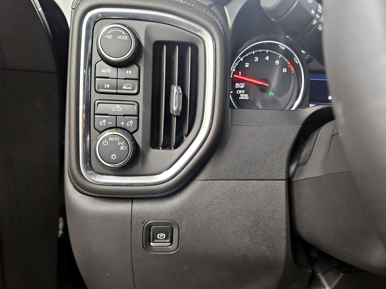 2021 Chevrolet Silverado 1500 LT - Photo 14