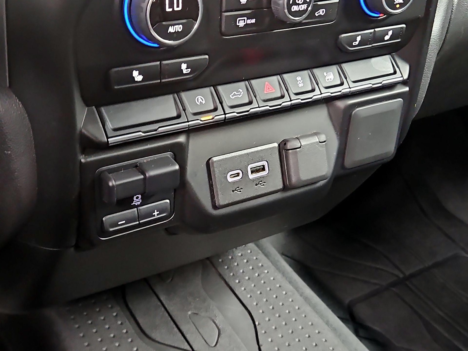 2021 Chevrolet Silverado 1500 LT - Photo 19