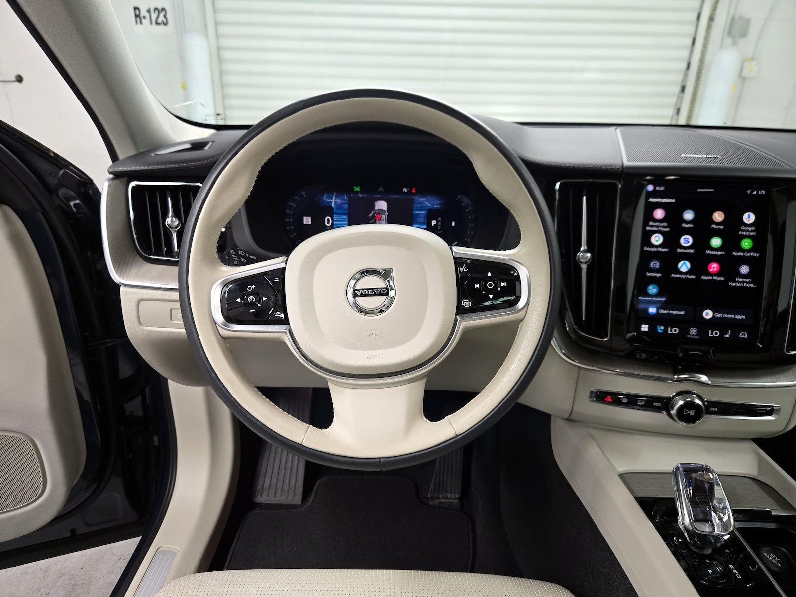 2023 Volvo XC60 Ultimate - Photo 11