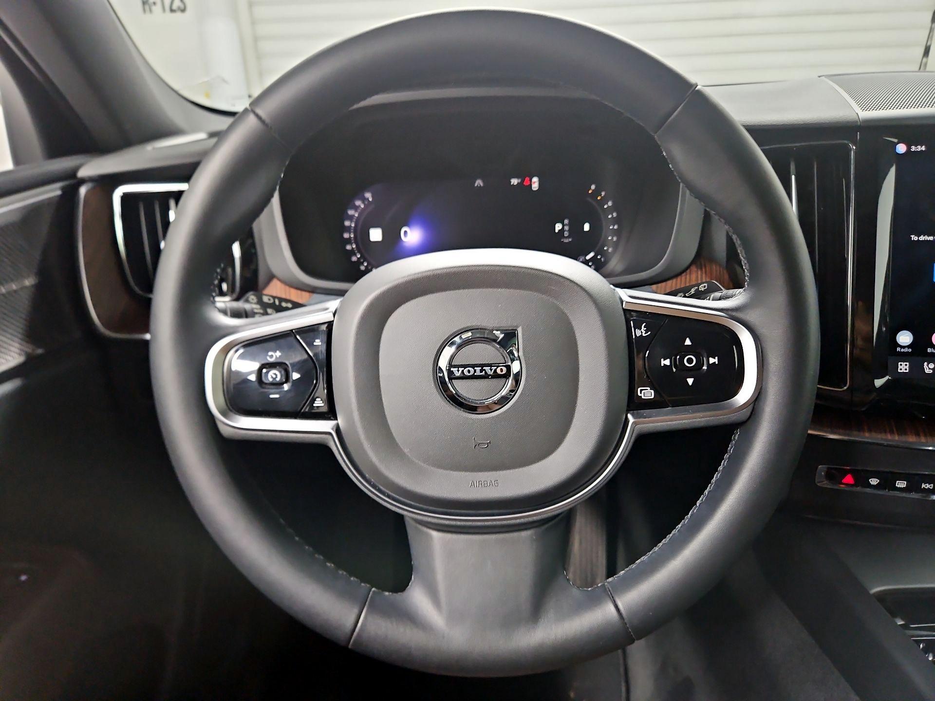 Thumbnail: 2023 Volvo XC60 - 10