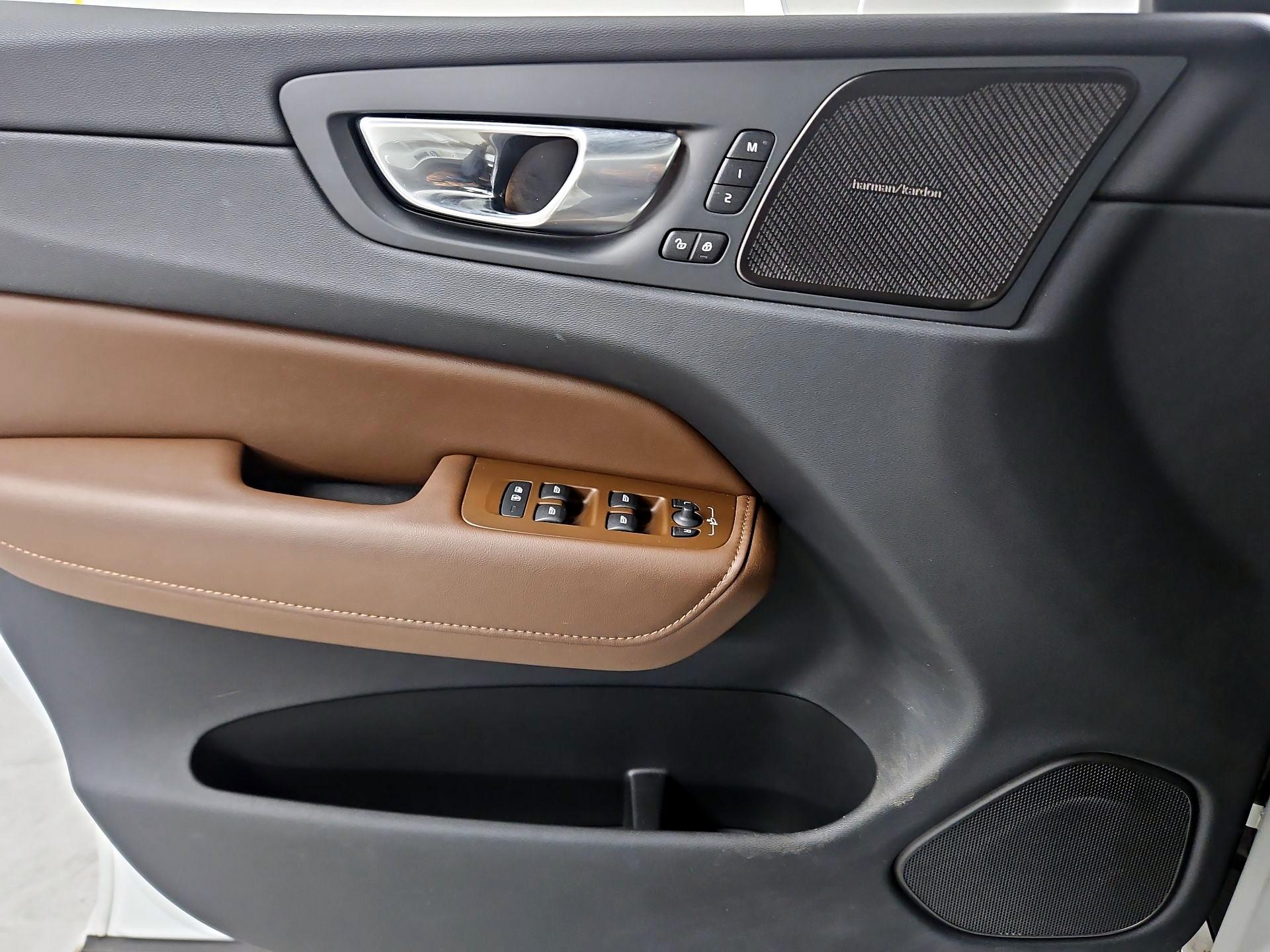 Thumbnail: 2023 Volvo XC60 - 12