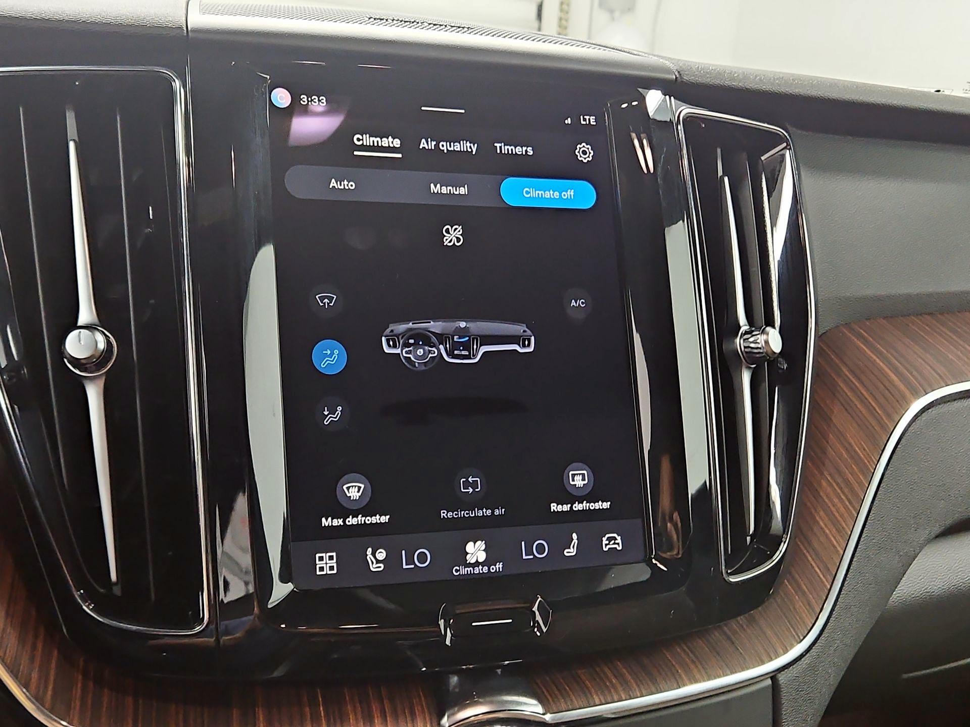 Thumbnail: 2023 Volvo XC60 - 16