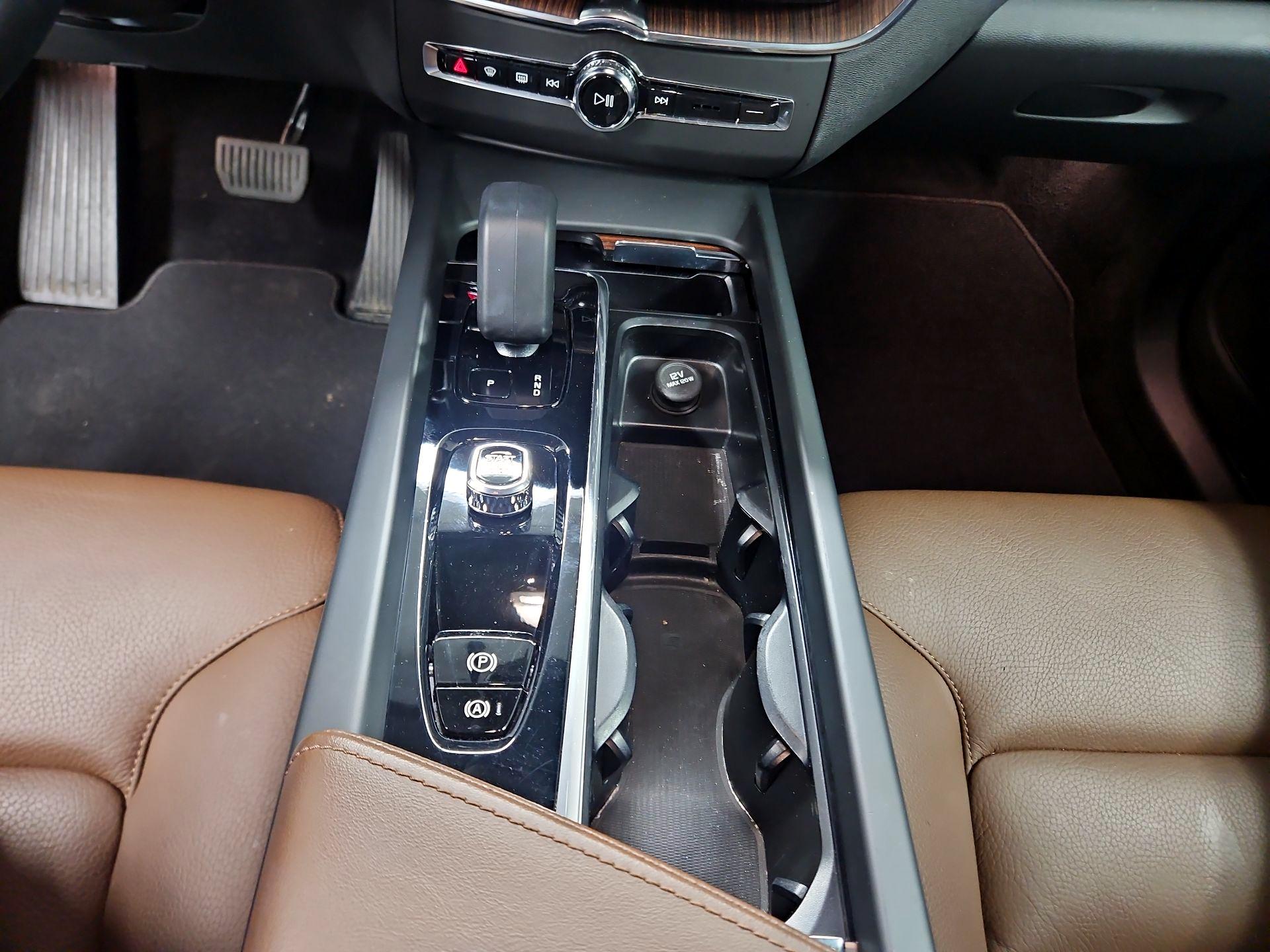 Thumbnail: 2023 Volvo XC60 - 17