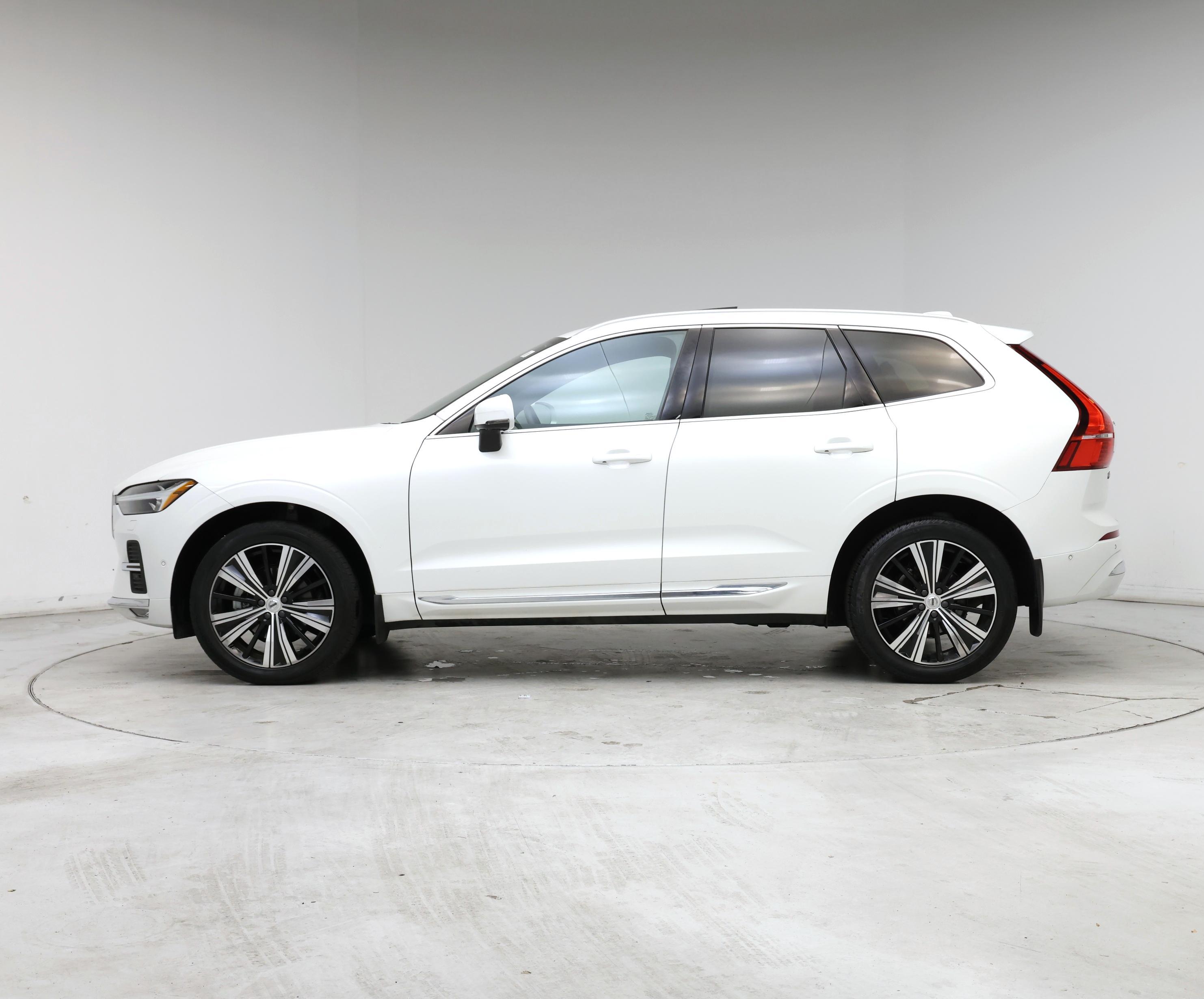 Thumbnail: 2023 Volvo XC60 - 3