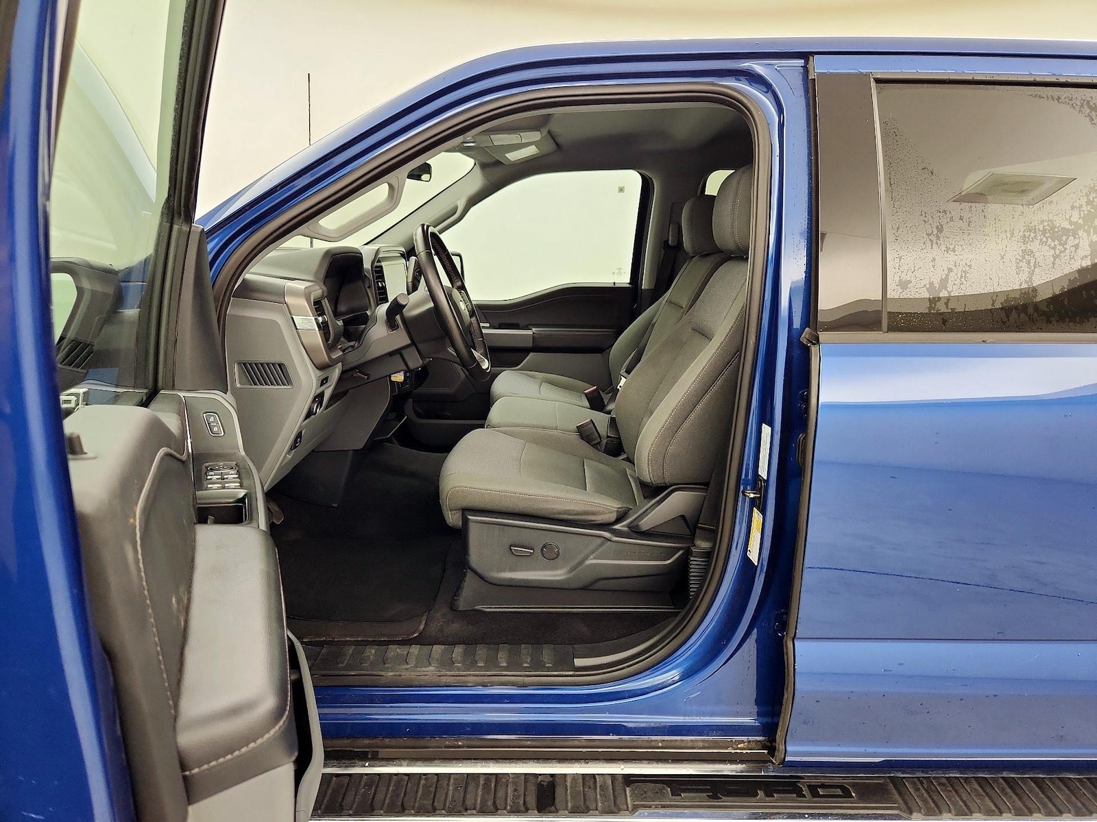 Power Seat(s) & Side Airbags
