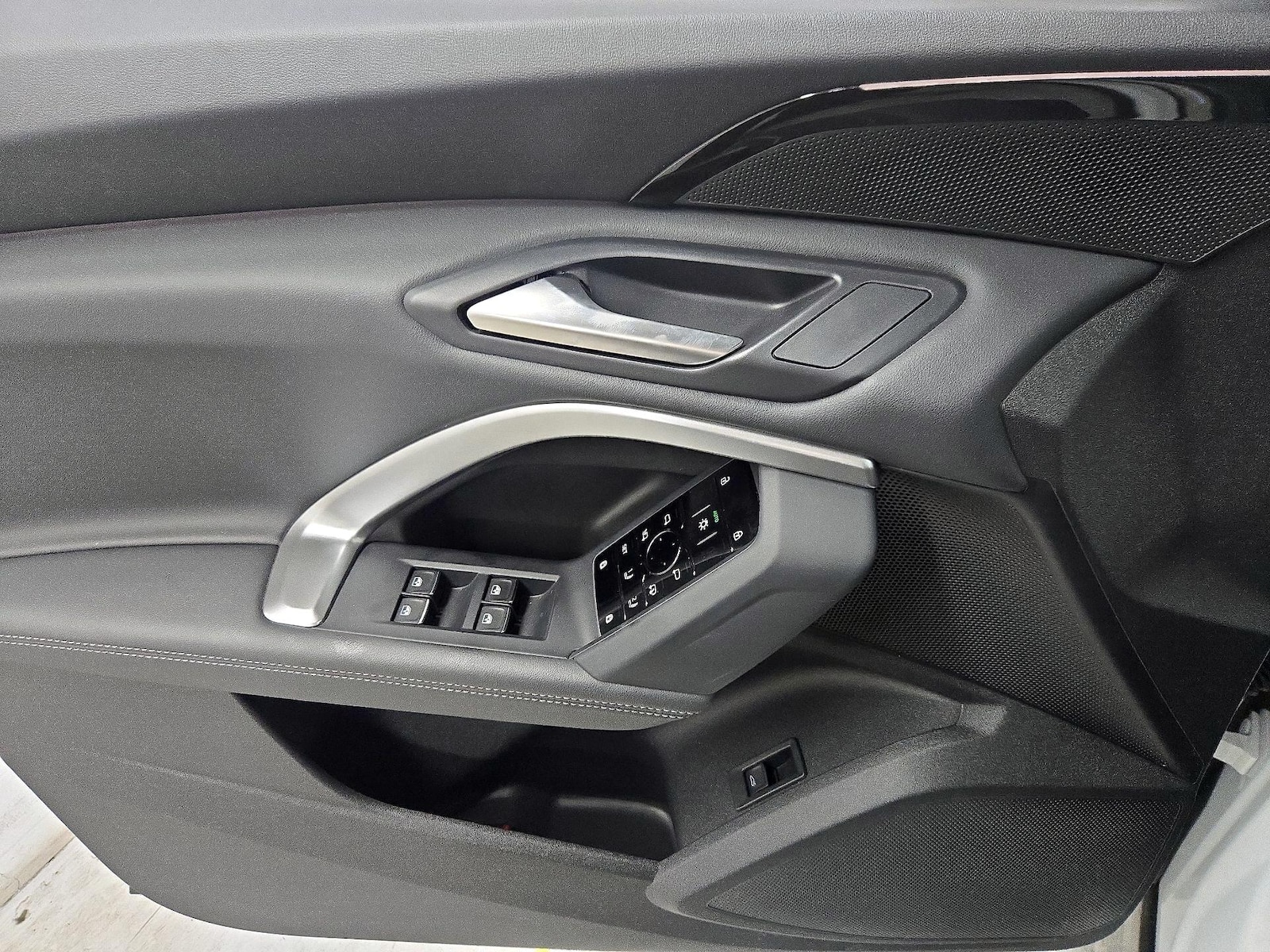2025 Audi Q5 Premium - Photo 13