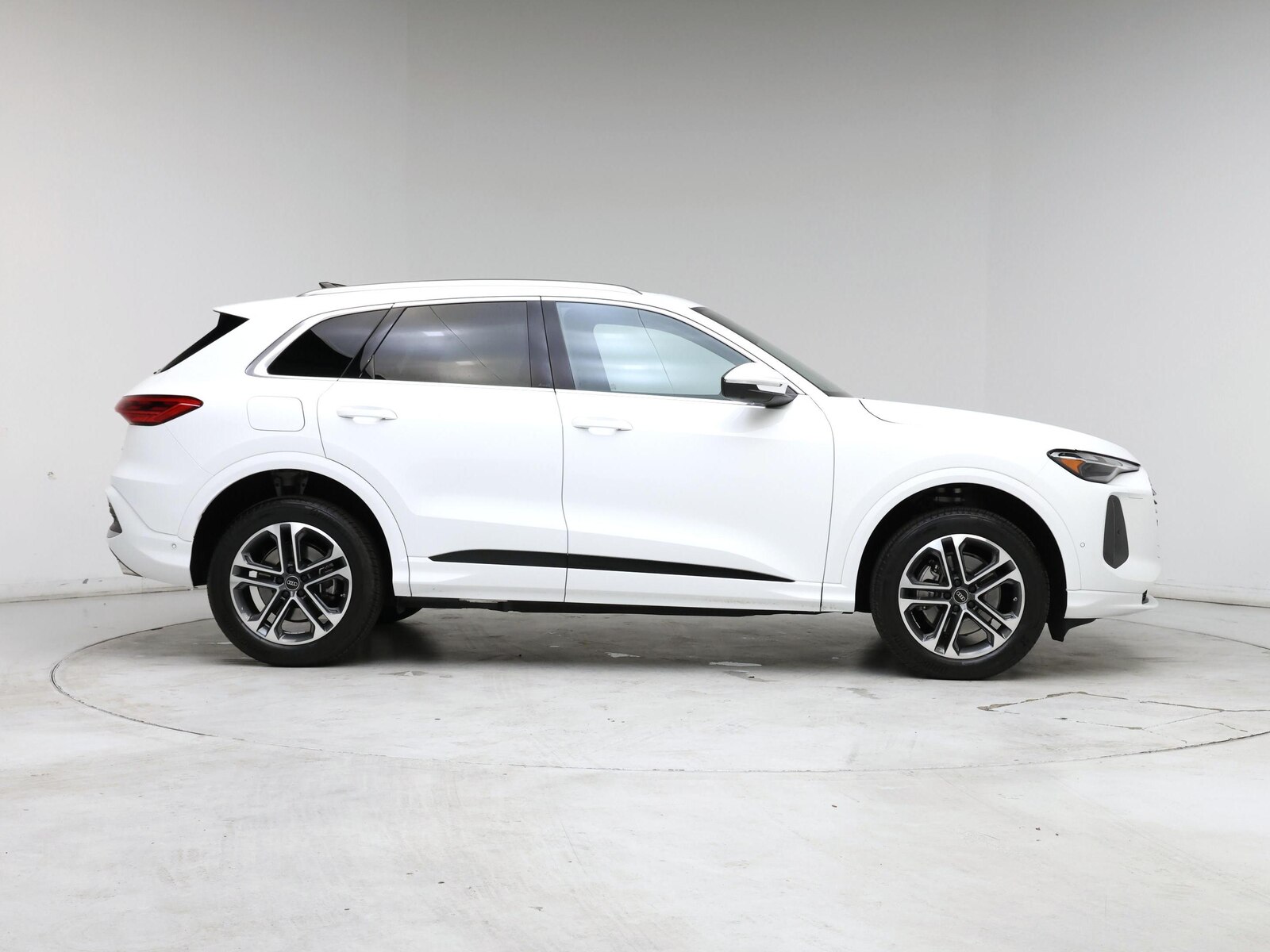 2025 Audi Q5 Premium - Photo 8