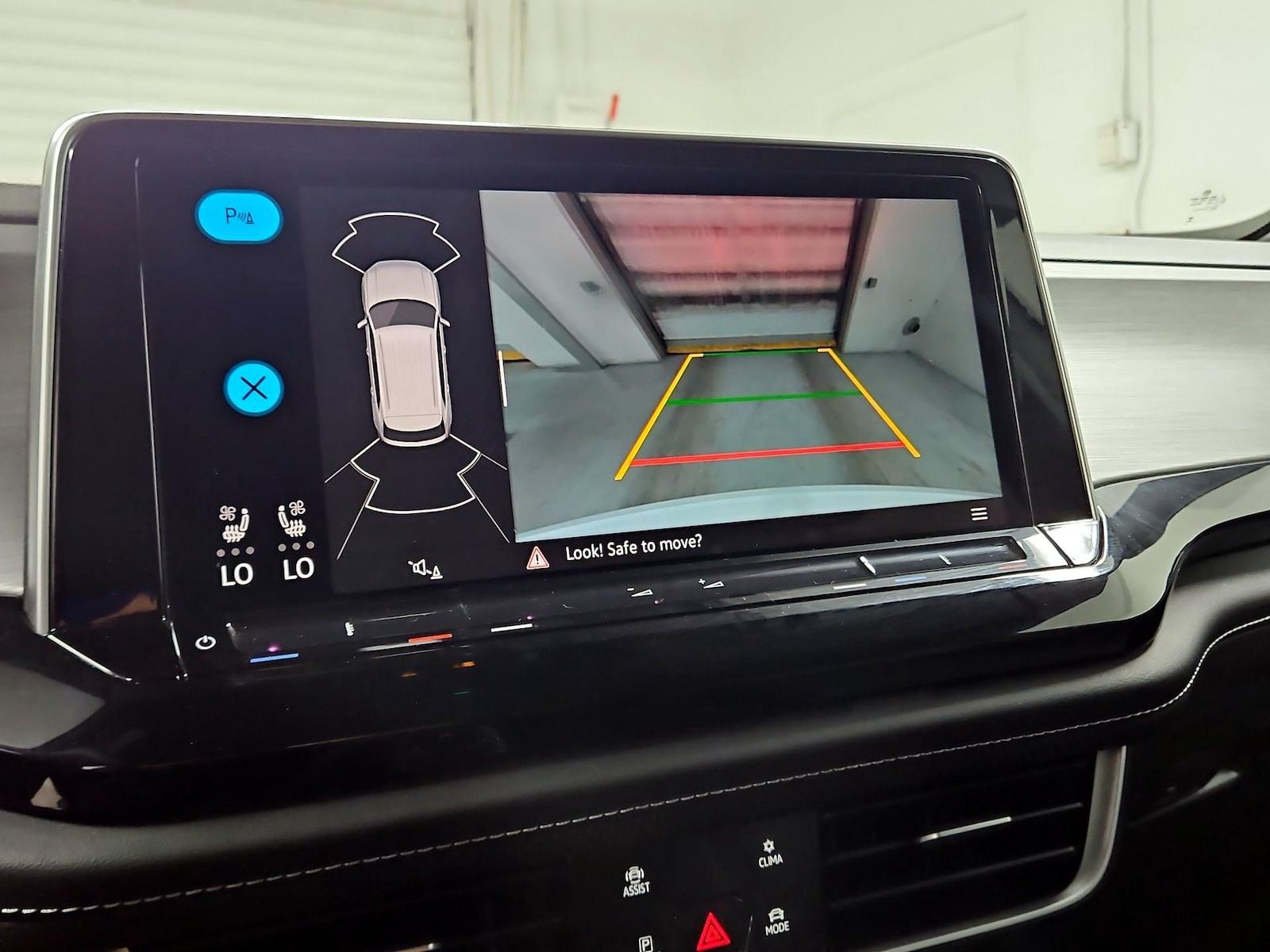 2025 Volkswagen Atlas Cross Sport SE w/Tech - Photo 15