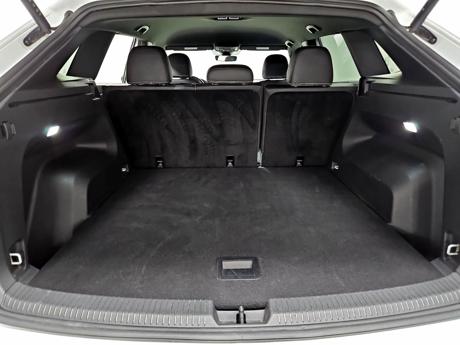 2025 Volkswagen Atlas Cross Sport SE w/Tech - Photo 21