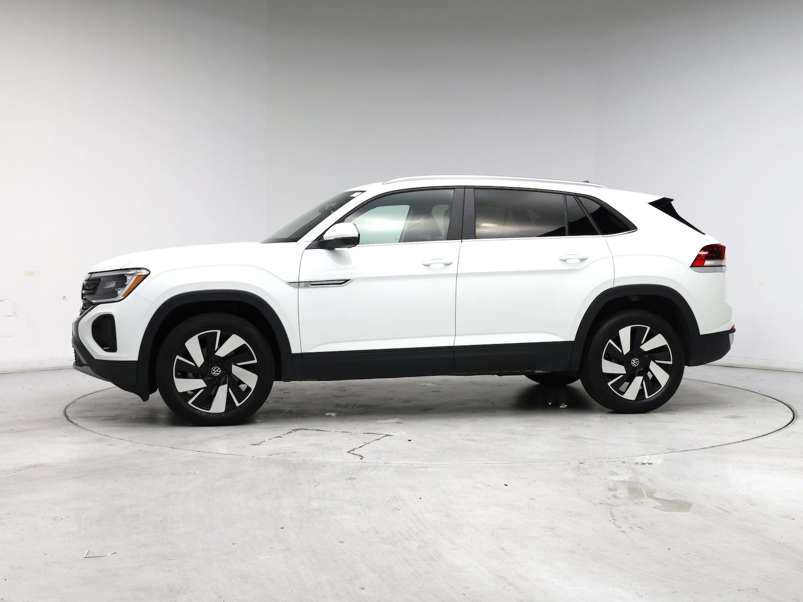 2025 Volkswagen Atlas Cross Sport SE w/Tech - Photo 4