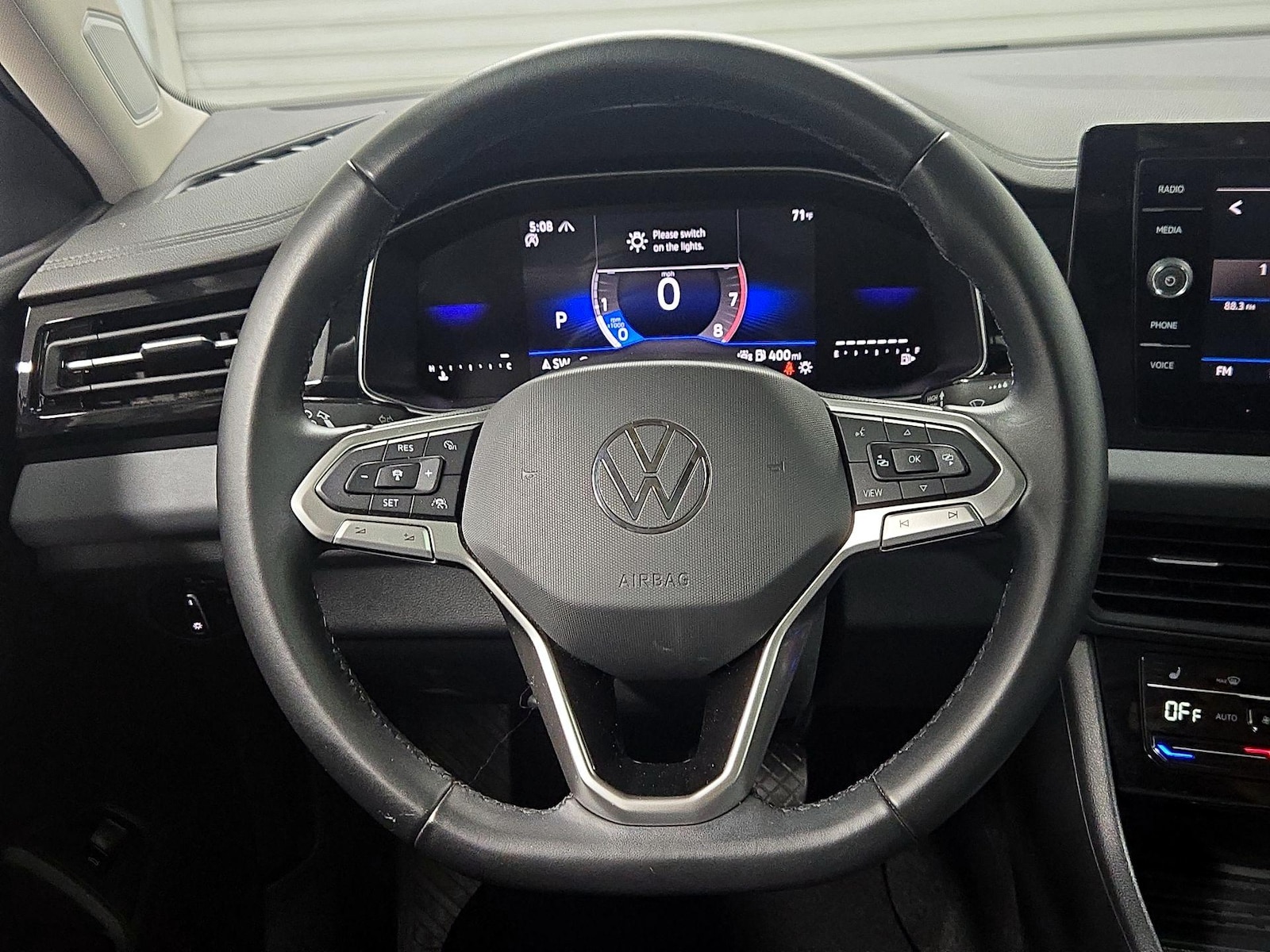 2025 Volkswagen Jetta SE - Photo 11