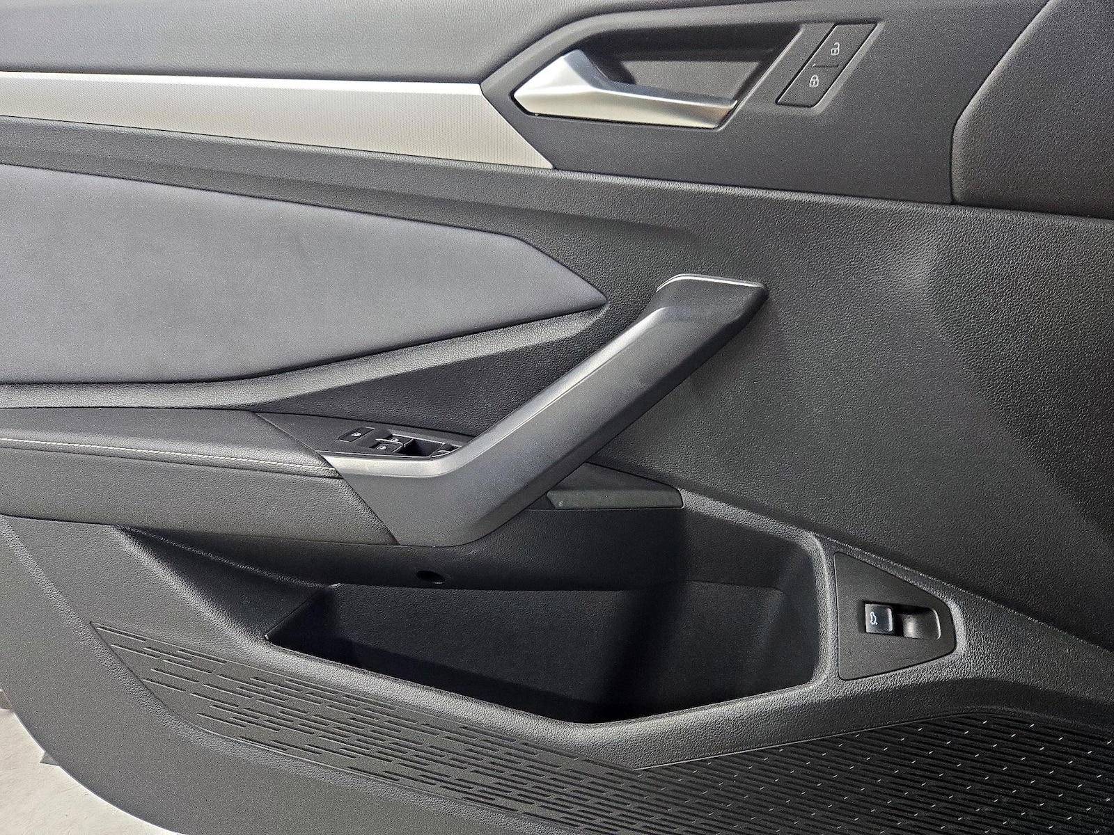 2025 Volkswagen Jetta SE - Photo 13