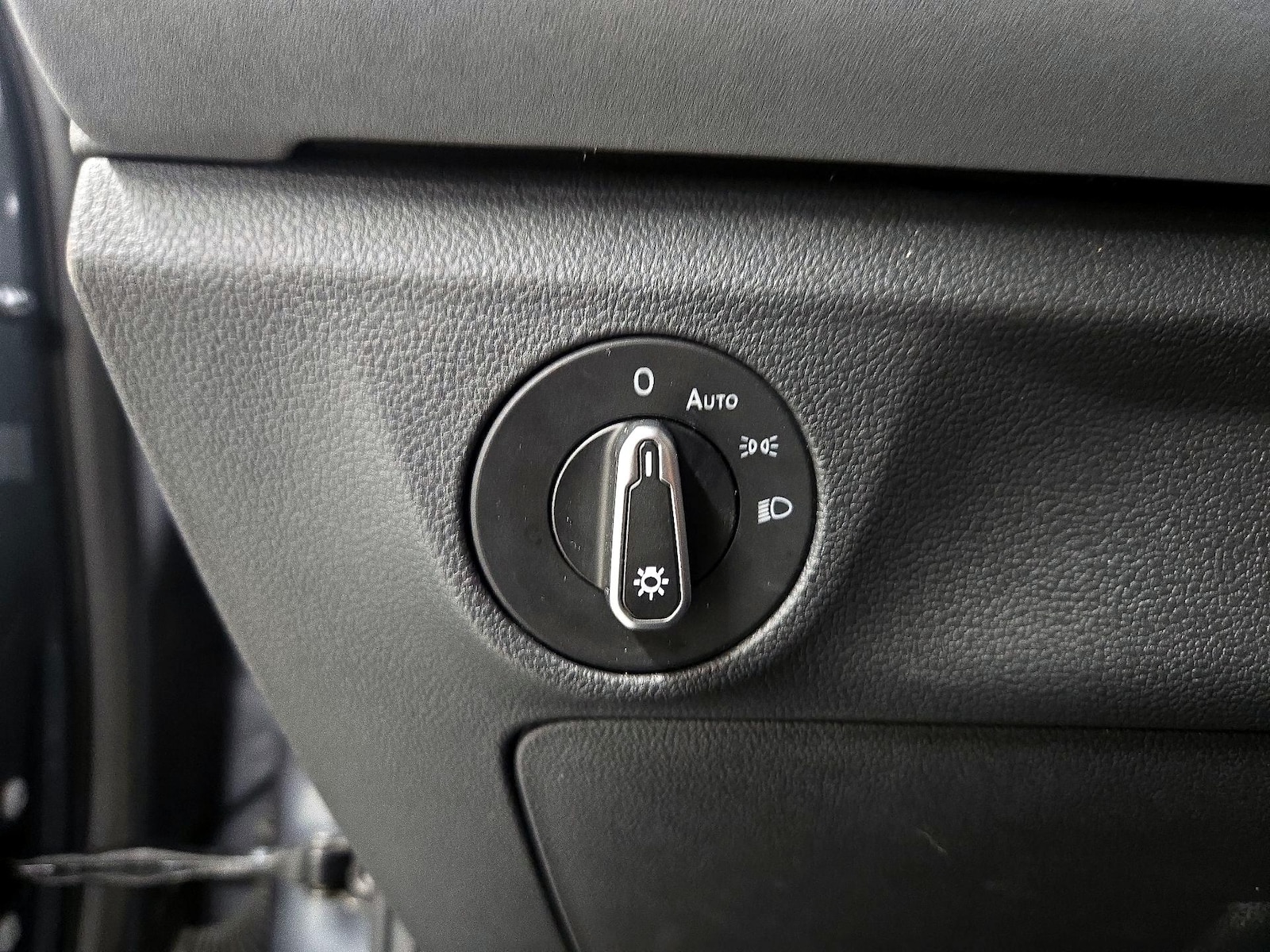 2025 Volkswagen Jetta SE - Photo 14