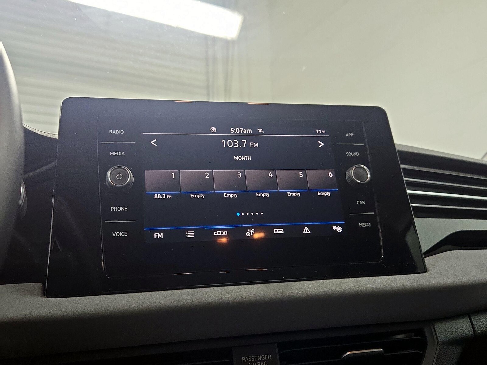 2025 Volkswagen Jetta SE - Photo 16