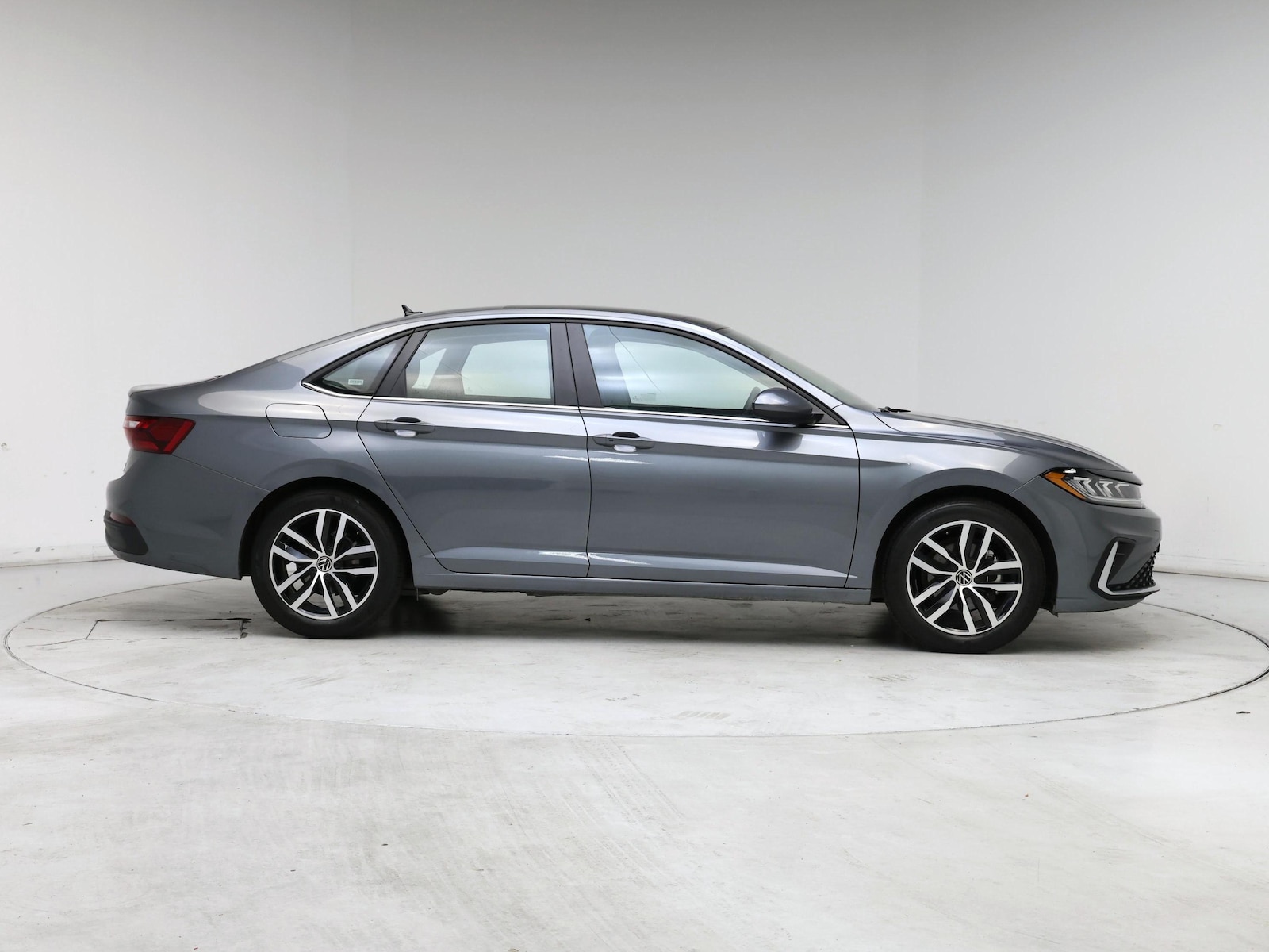 2025 Volkswagen Jetta SE - Photo 8