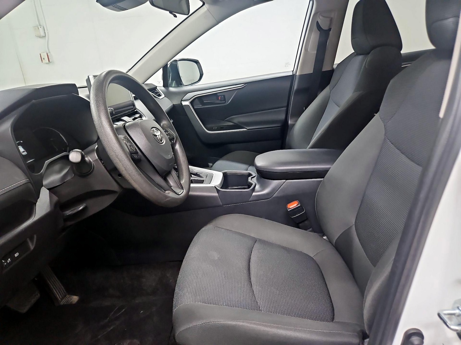 2025 Toyota RAV4 LE - Photo 12
