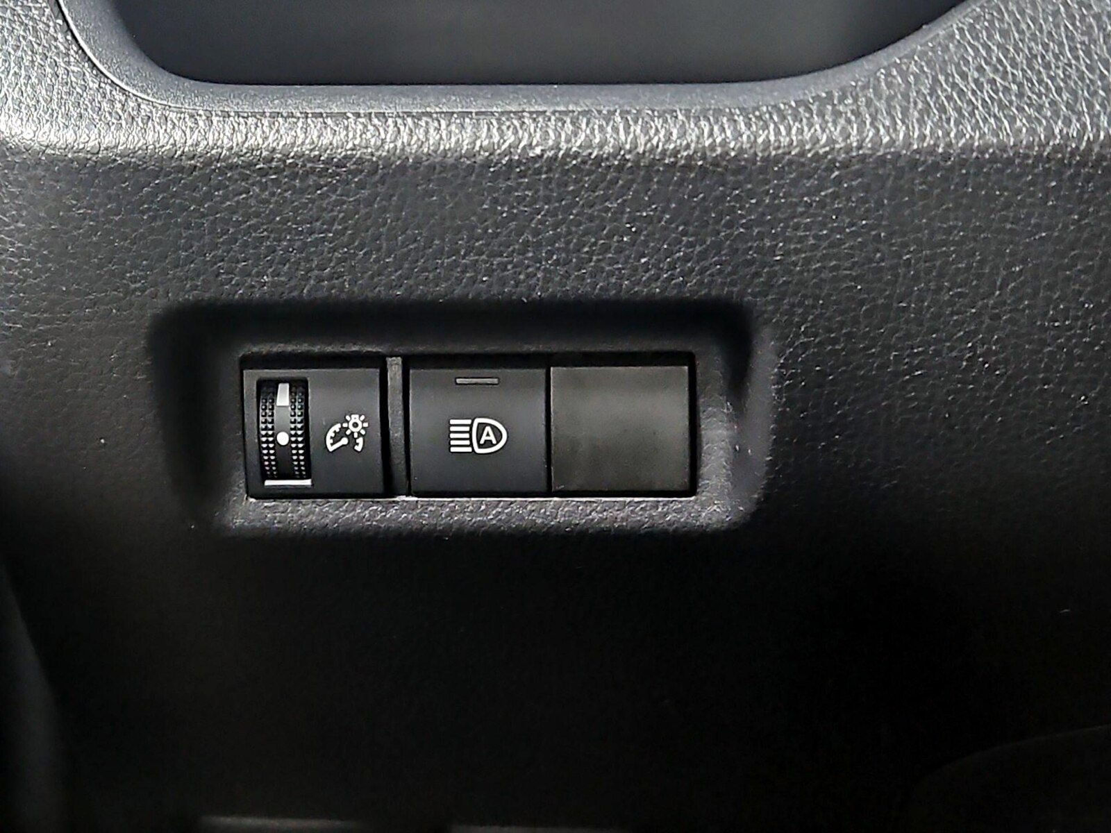 2025 Toyota RAV4 LE - Photo 14