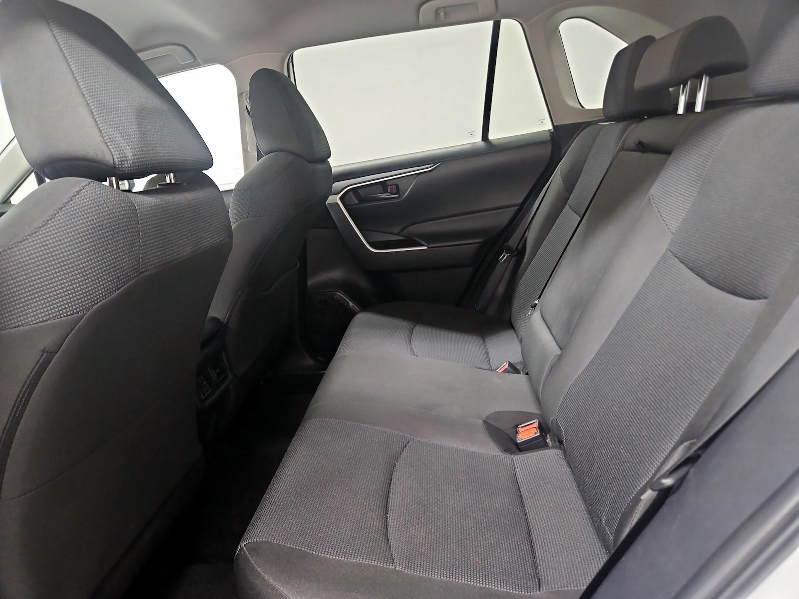 2025 Toyota RAV4 LE - Photo 20