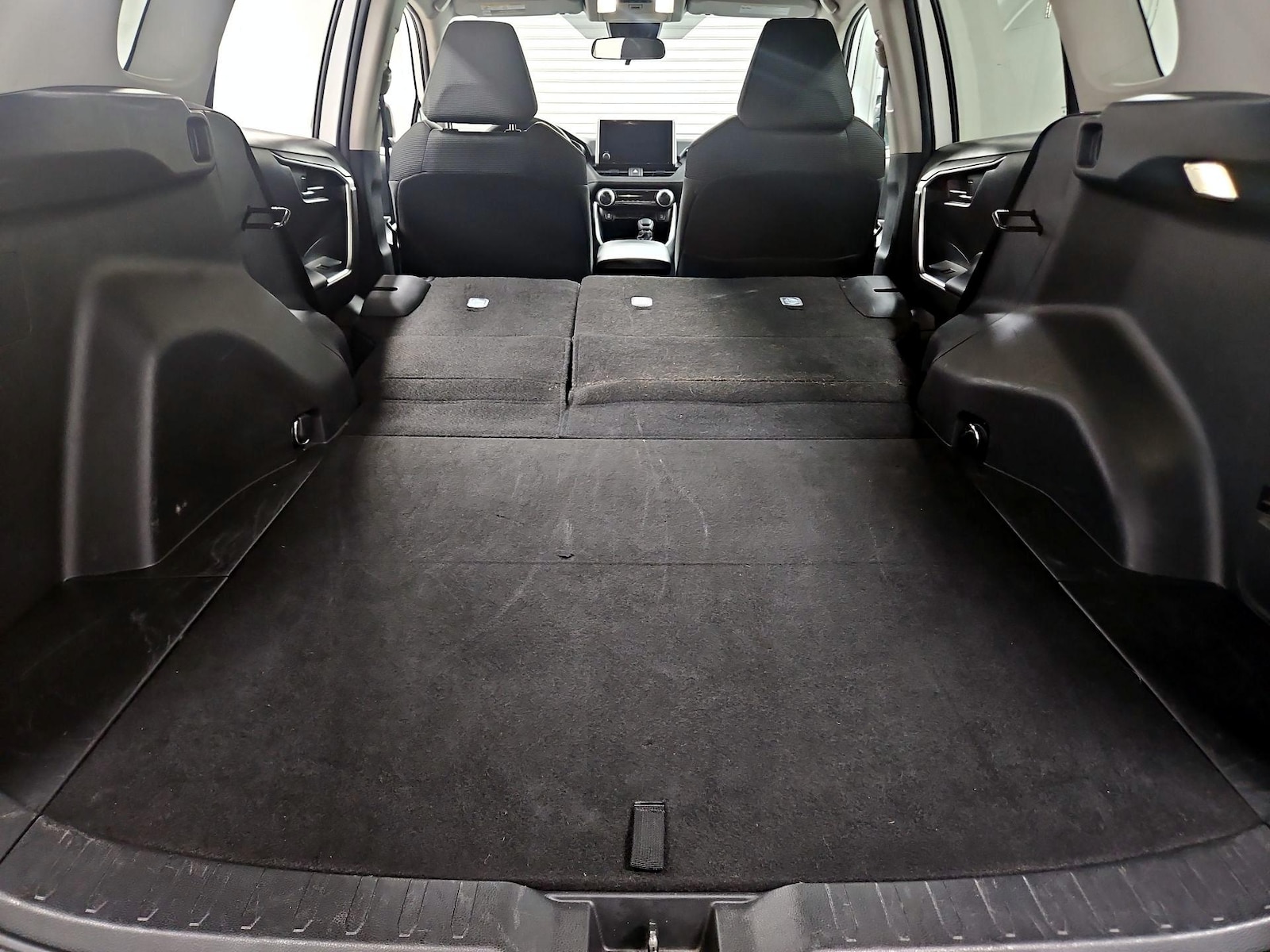 2025 Toyota RAV4 LE - Photo 22