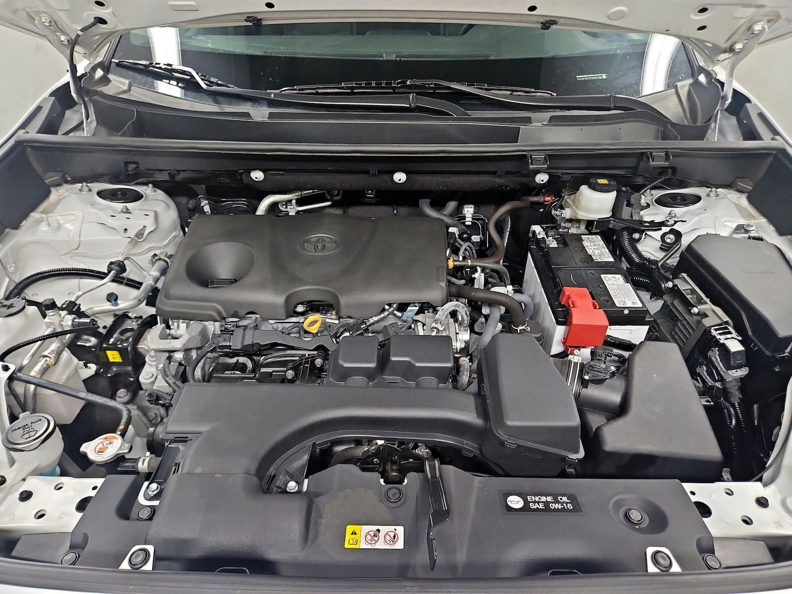 2025 Toyota RAV4 LE - Photo 23