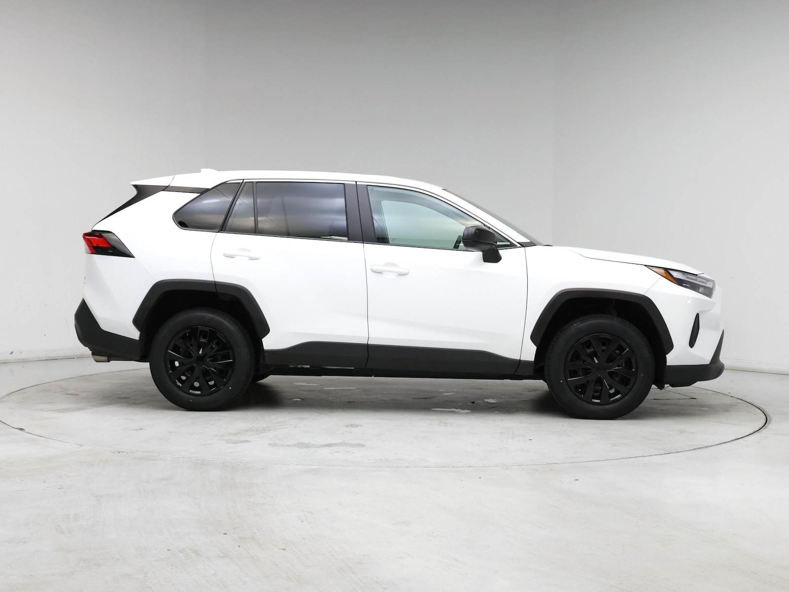 2025 Toyota RAV4 LE - Photo 8