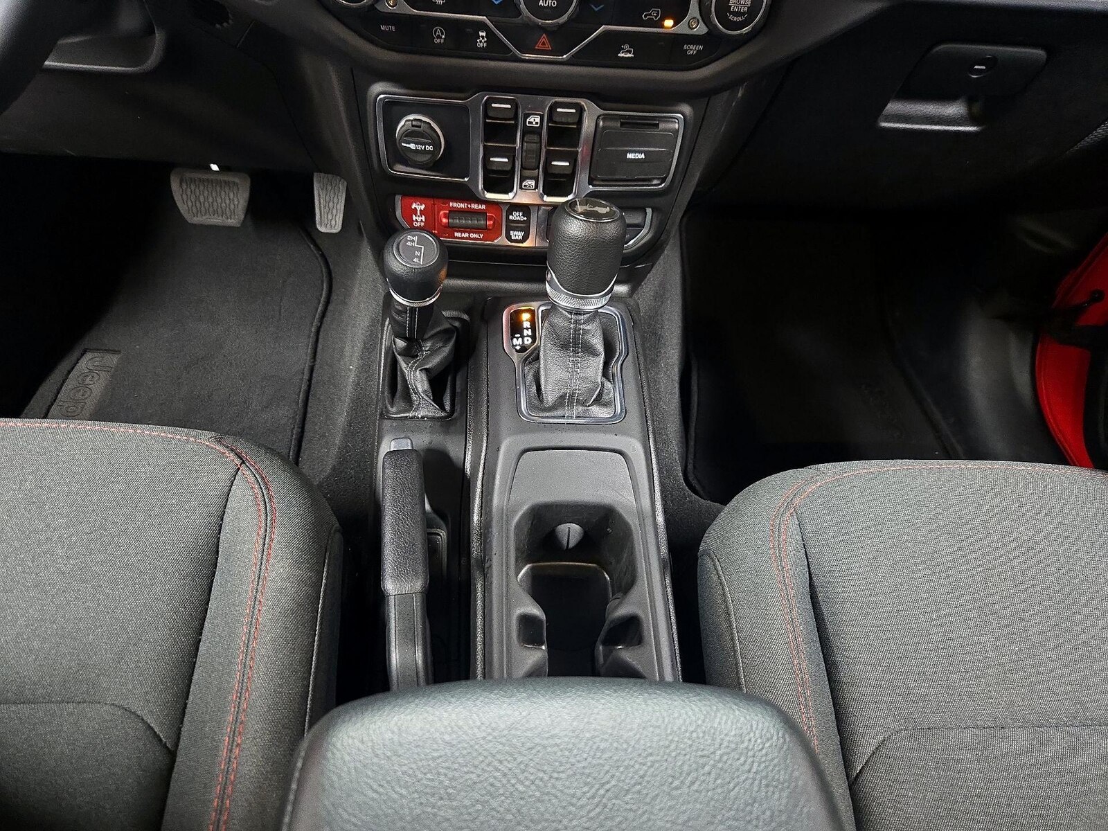 2025 Jeep Wrangler 4-Door Rubicon - Photo 18
