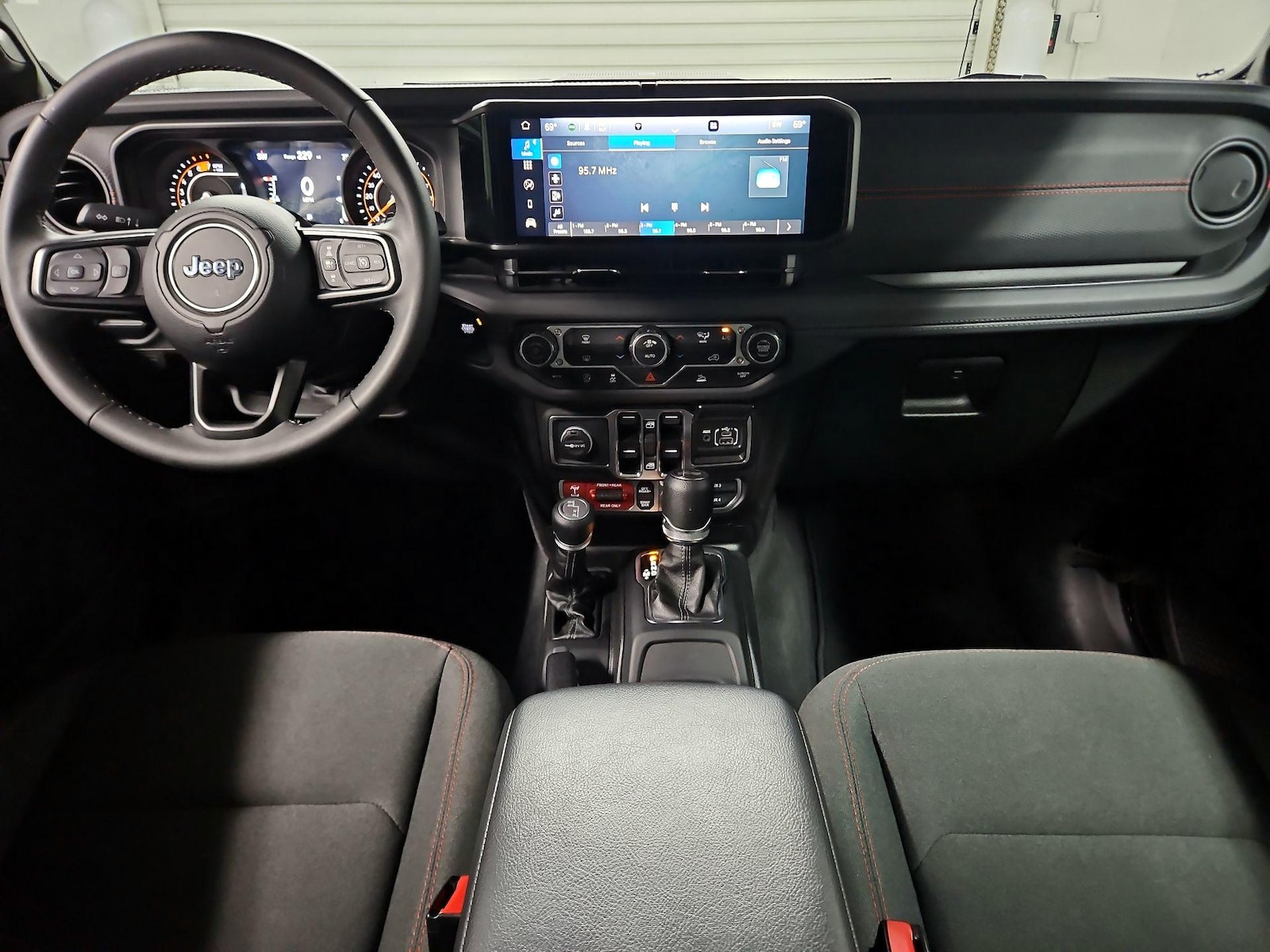 2025 Jeep Wrangler 4-Door Rubicon - Photo 10