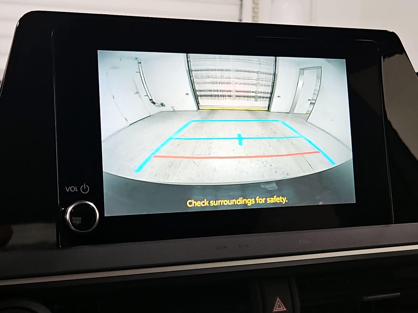 2025 Toyota Prius LE - Photo 15