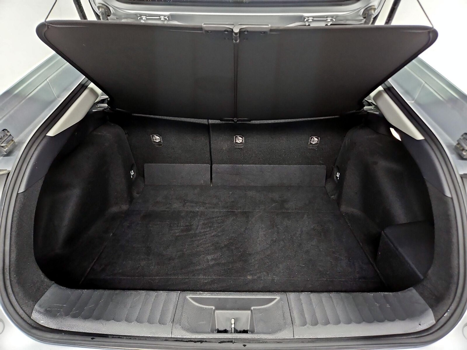 2025 Toyota Prius LE - Photo 21
