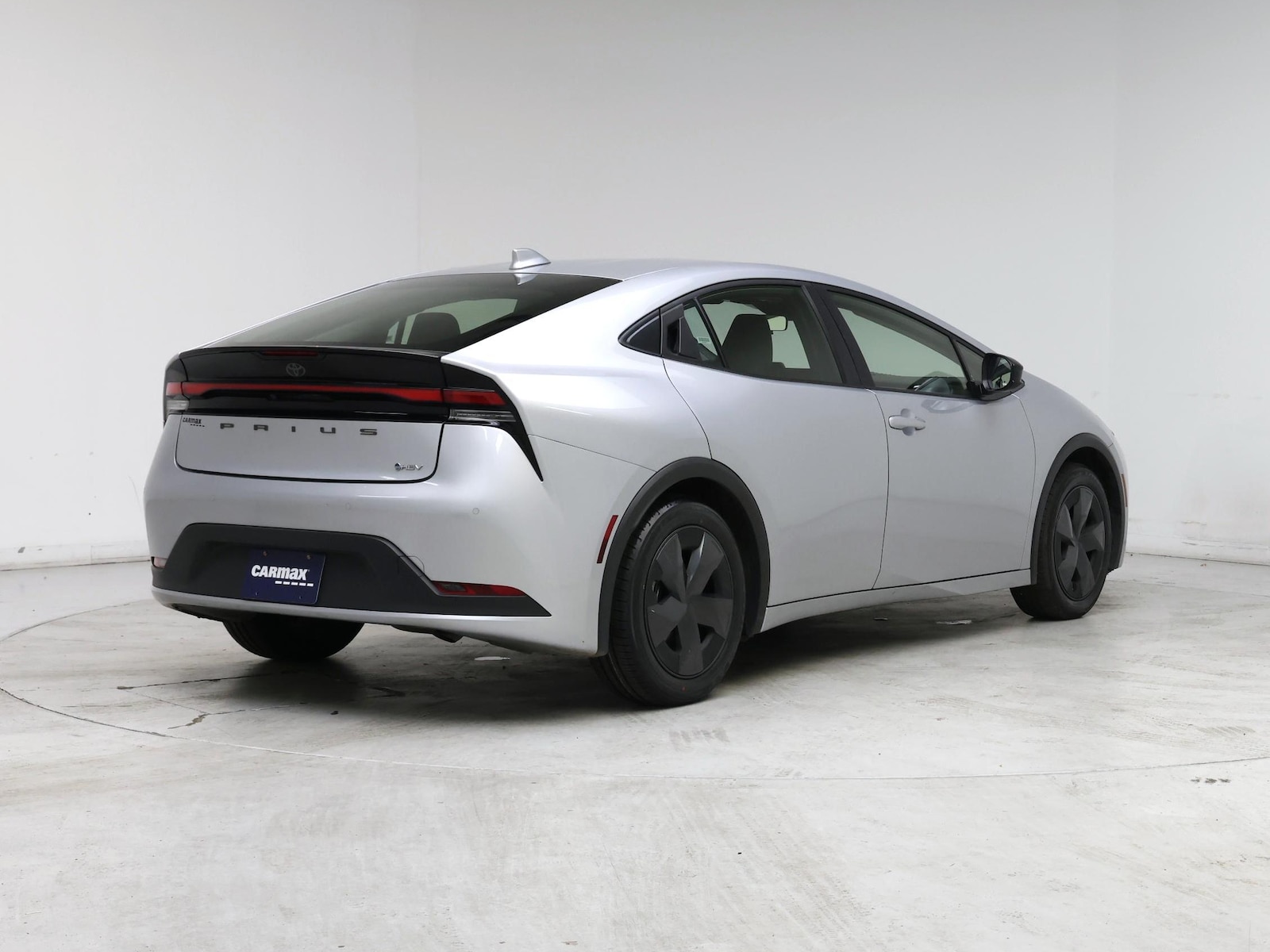 2025 Toyota Prius LE - Photo 9